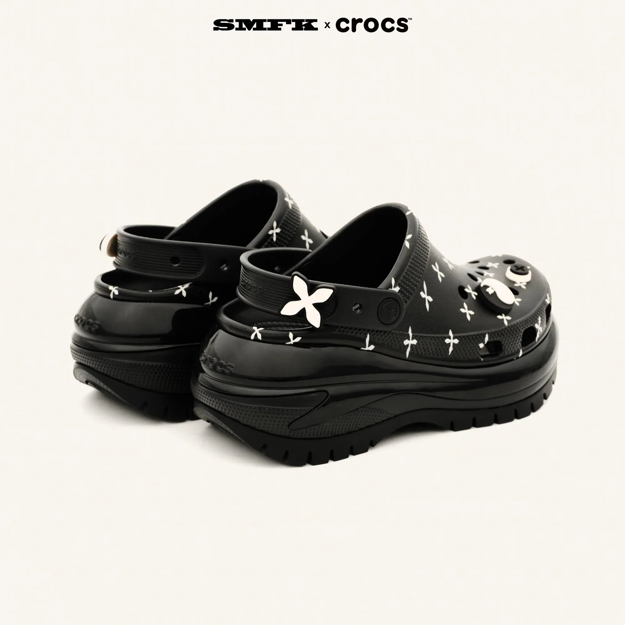 SMFK X CROCS BLACK COMPASS CLOG UNISEX