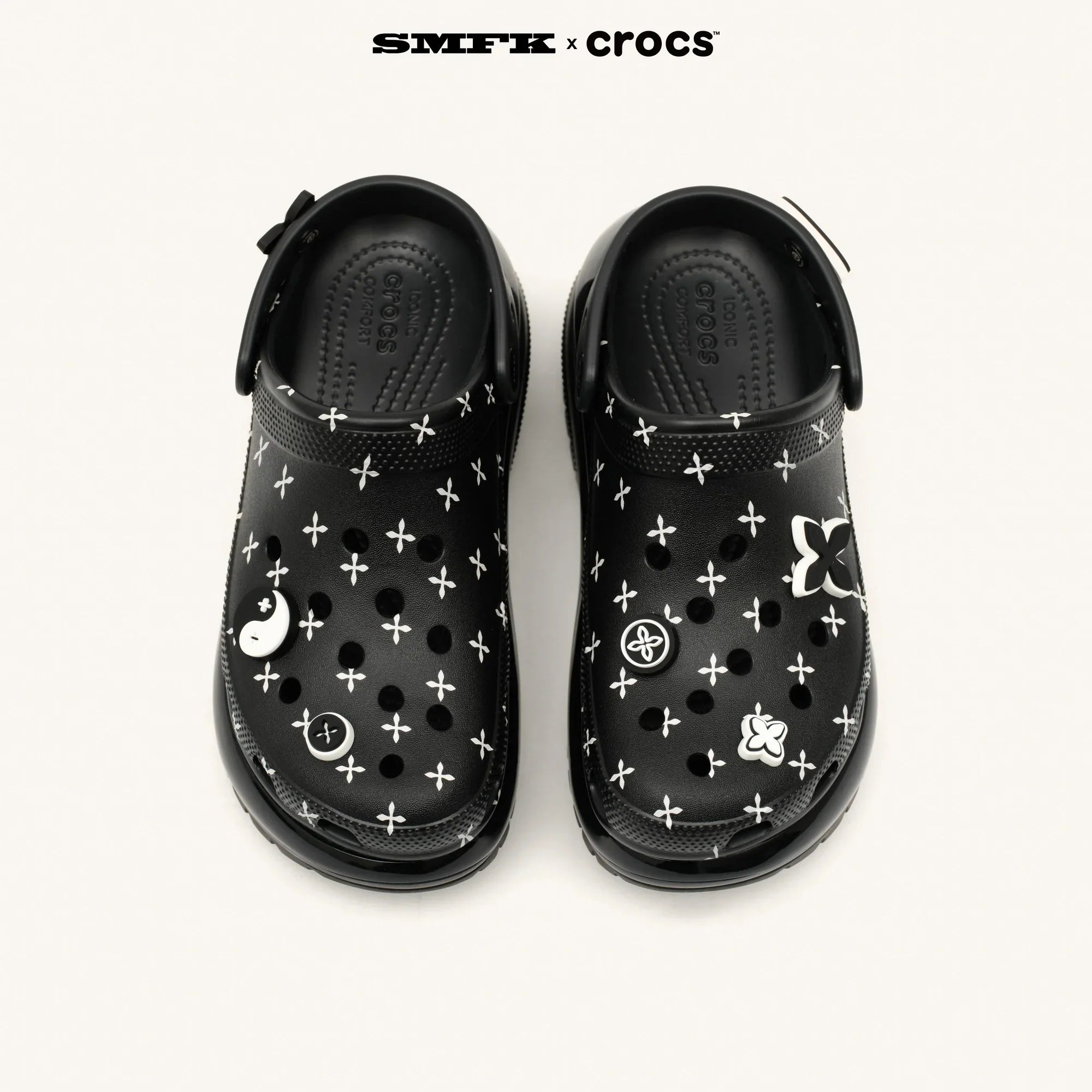 SMFK X CROCS BLACK COMPASS CLOG UNISEX