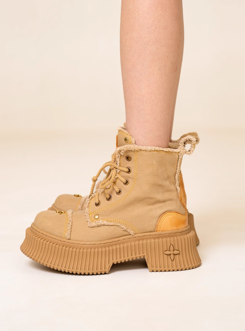 SMFK COMPASS COWHIDE CANVAS DOC MARTENS S0010F