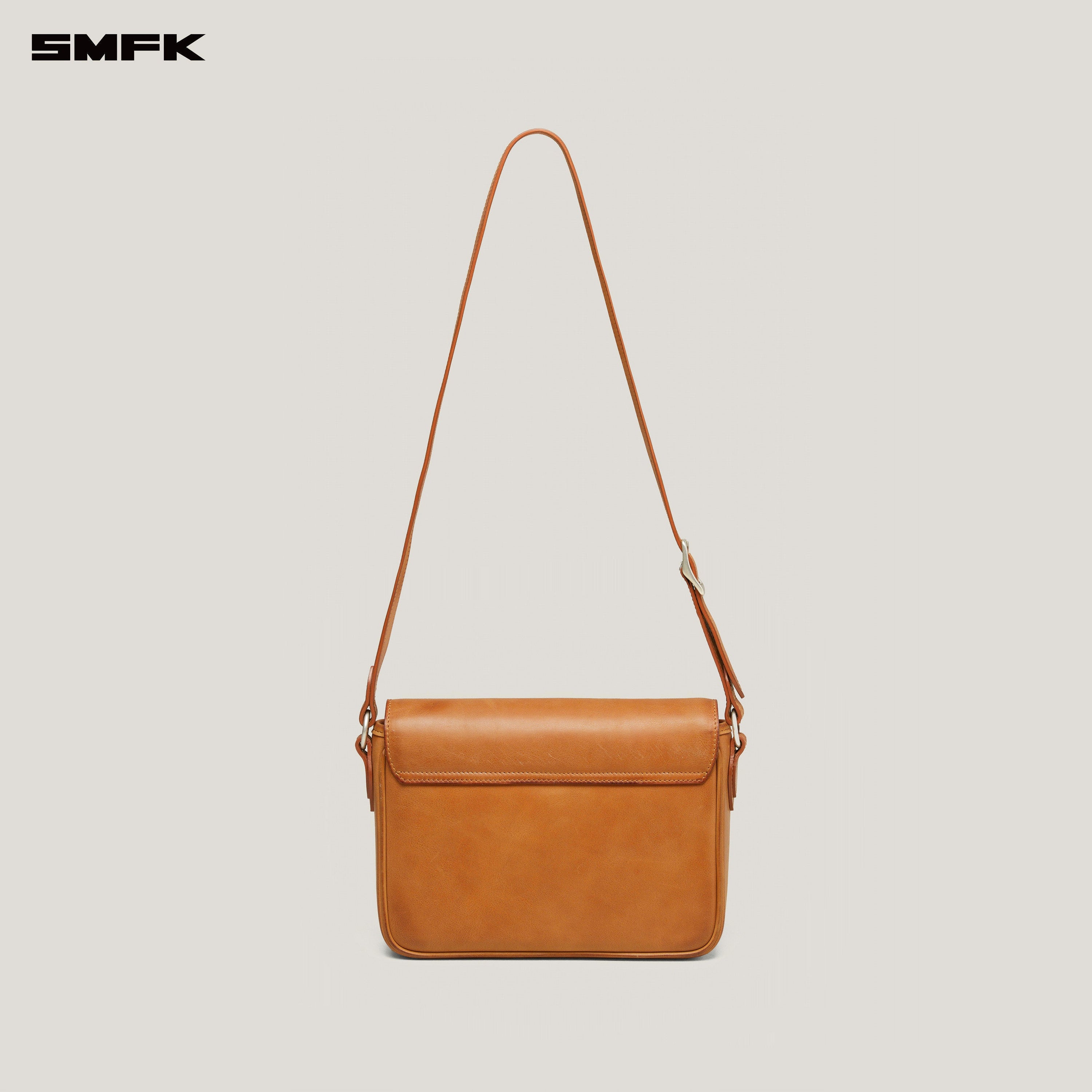 COMPASS BADGE PATINA LEATHER FLIP BAG MEDIUM CARAMEL PATINA