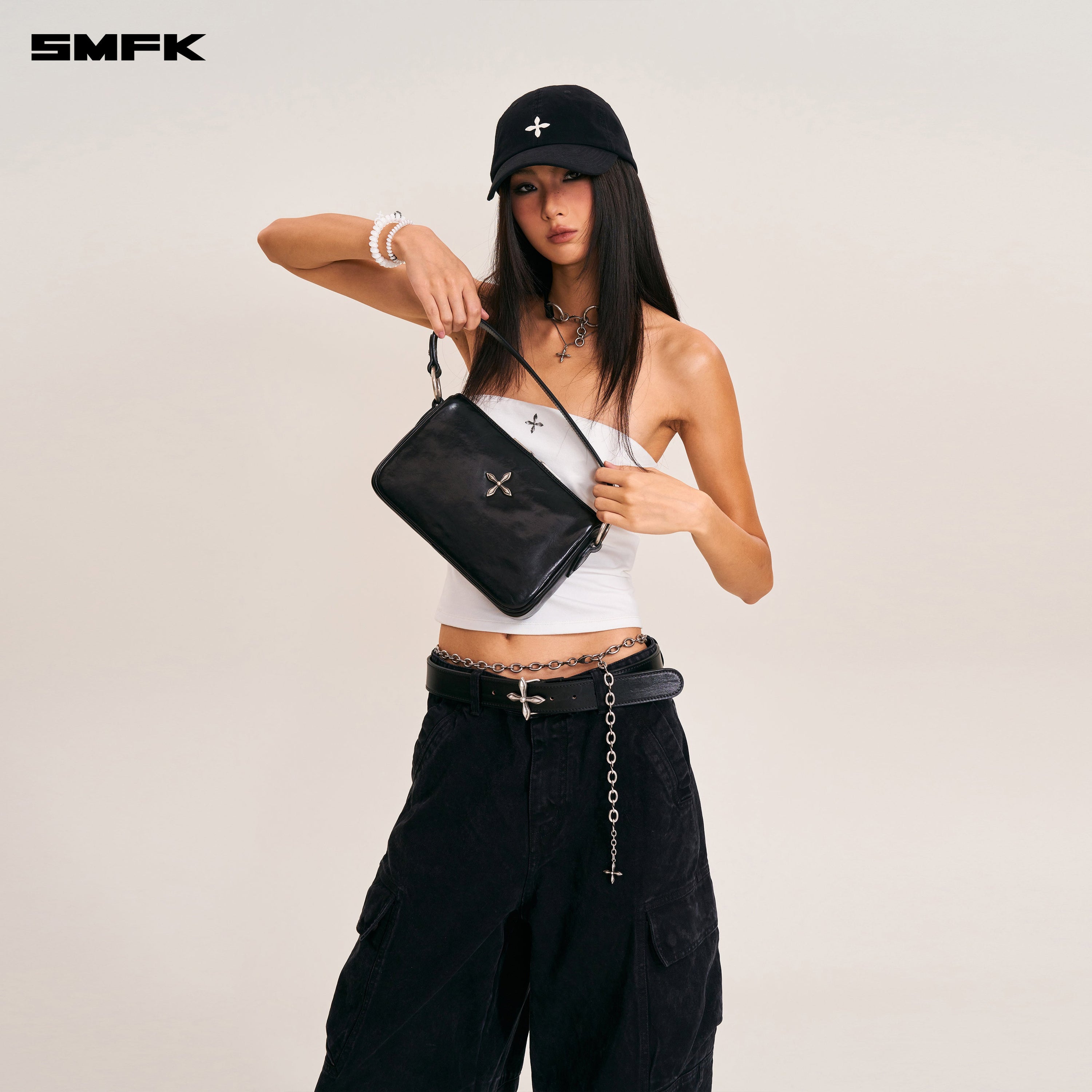 COMPASS BADGE HANDCRAFT HORSE LEATHER SHOULDER/MEDIUM WILD BLACK