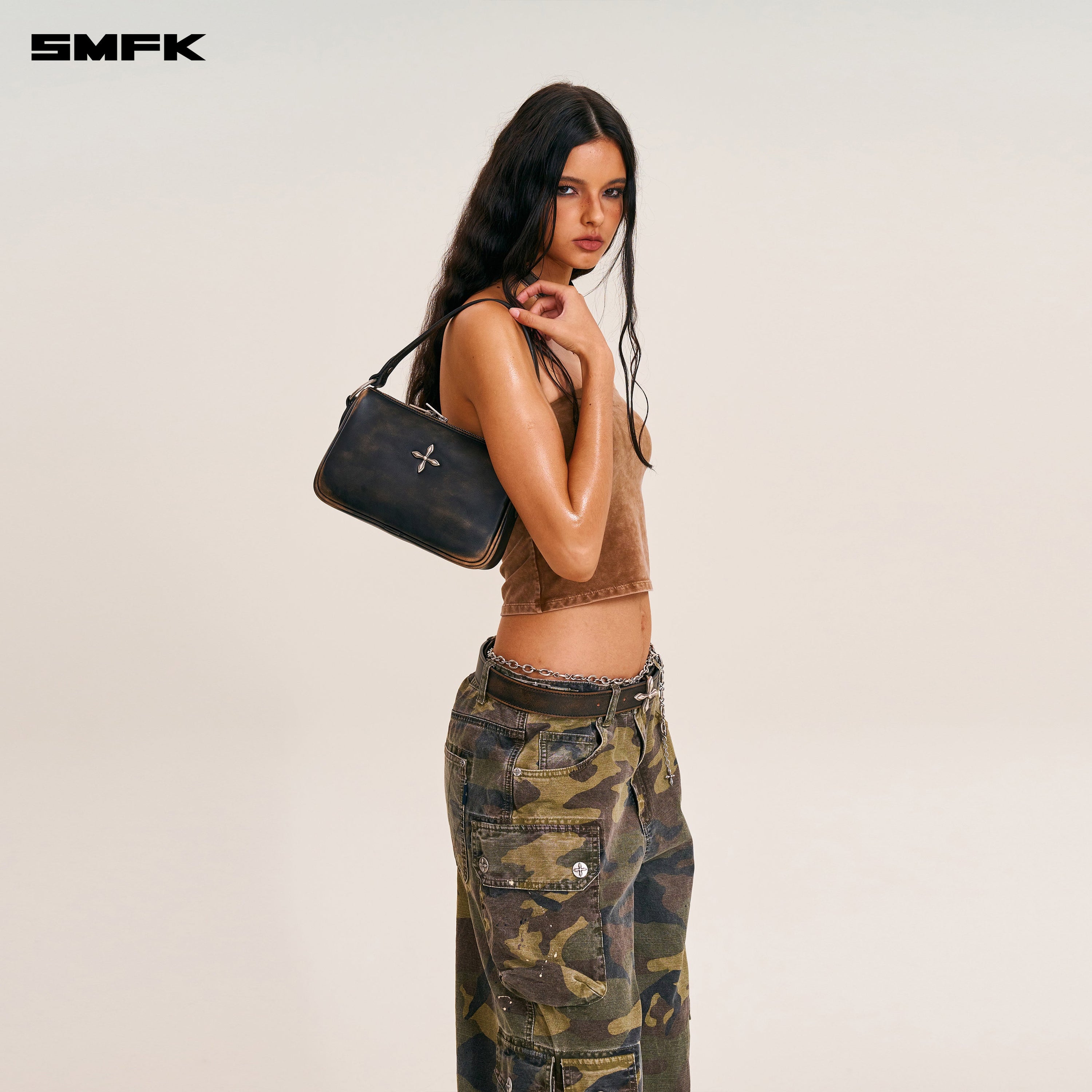 COMPASS BADGE  HANDCRAFT PATINA LEATHER SHOULDER/MEDIUM WILD BLACK PATINA