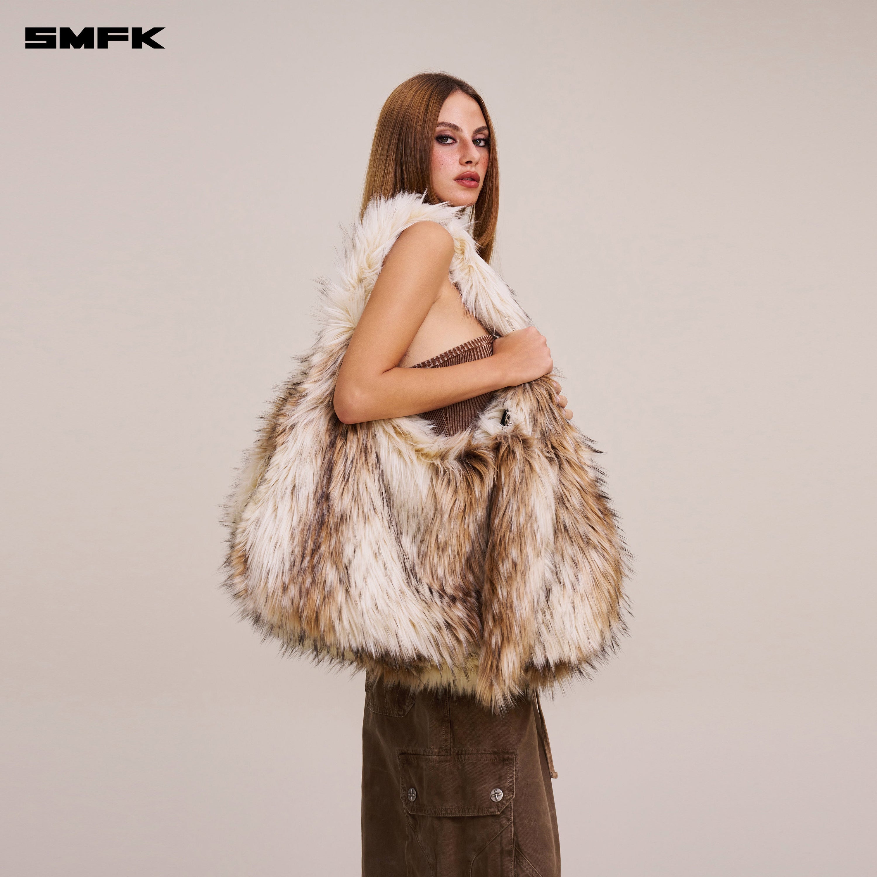 COMPASS COBBLE FURRY BAG/LARGE ARCTIC WOLF WHITE