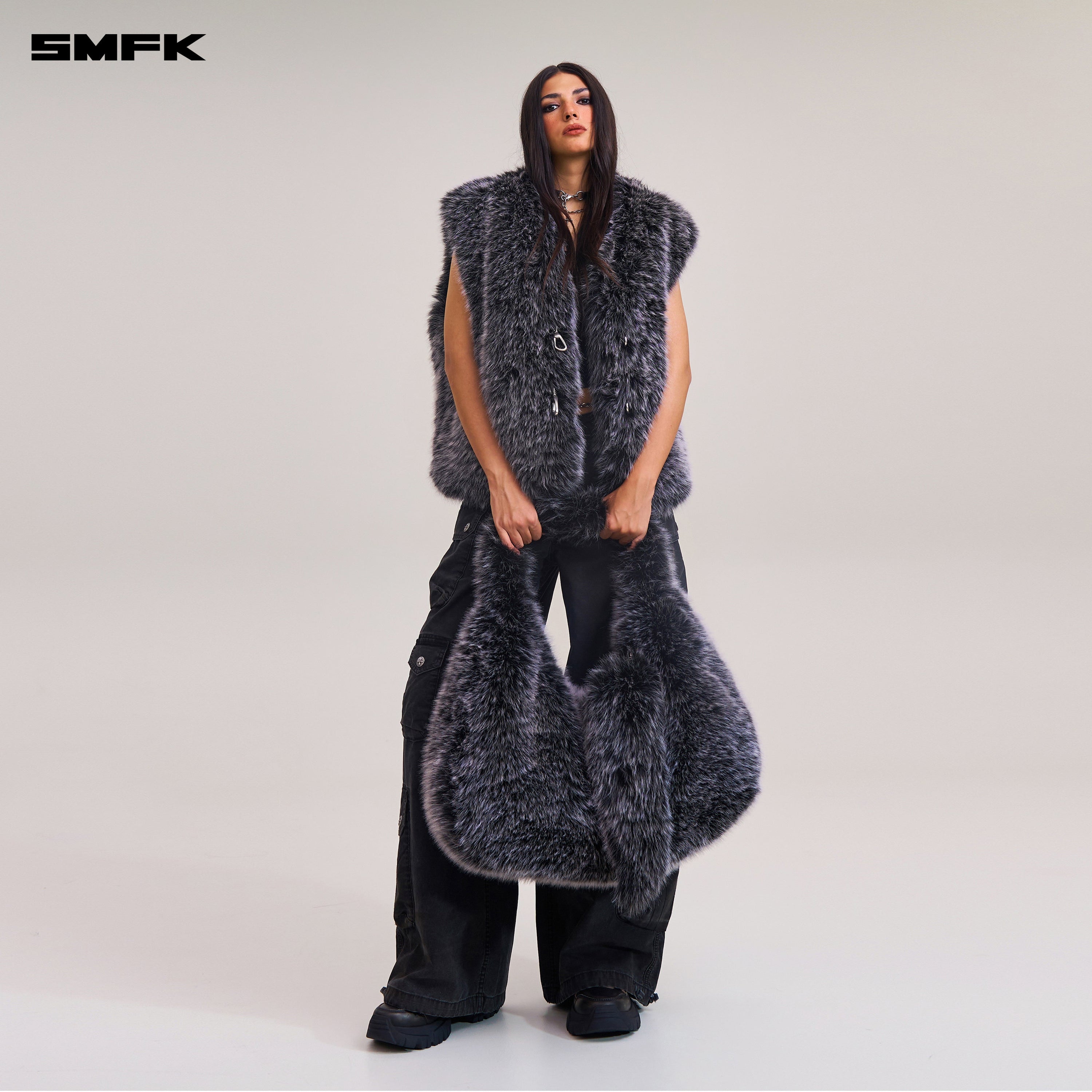 COMPASS COBBLE FURRY BAG/LARGE SILVER FOX