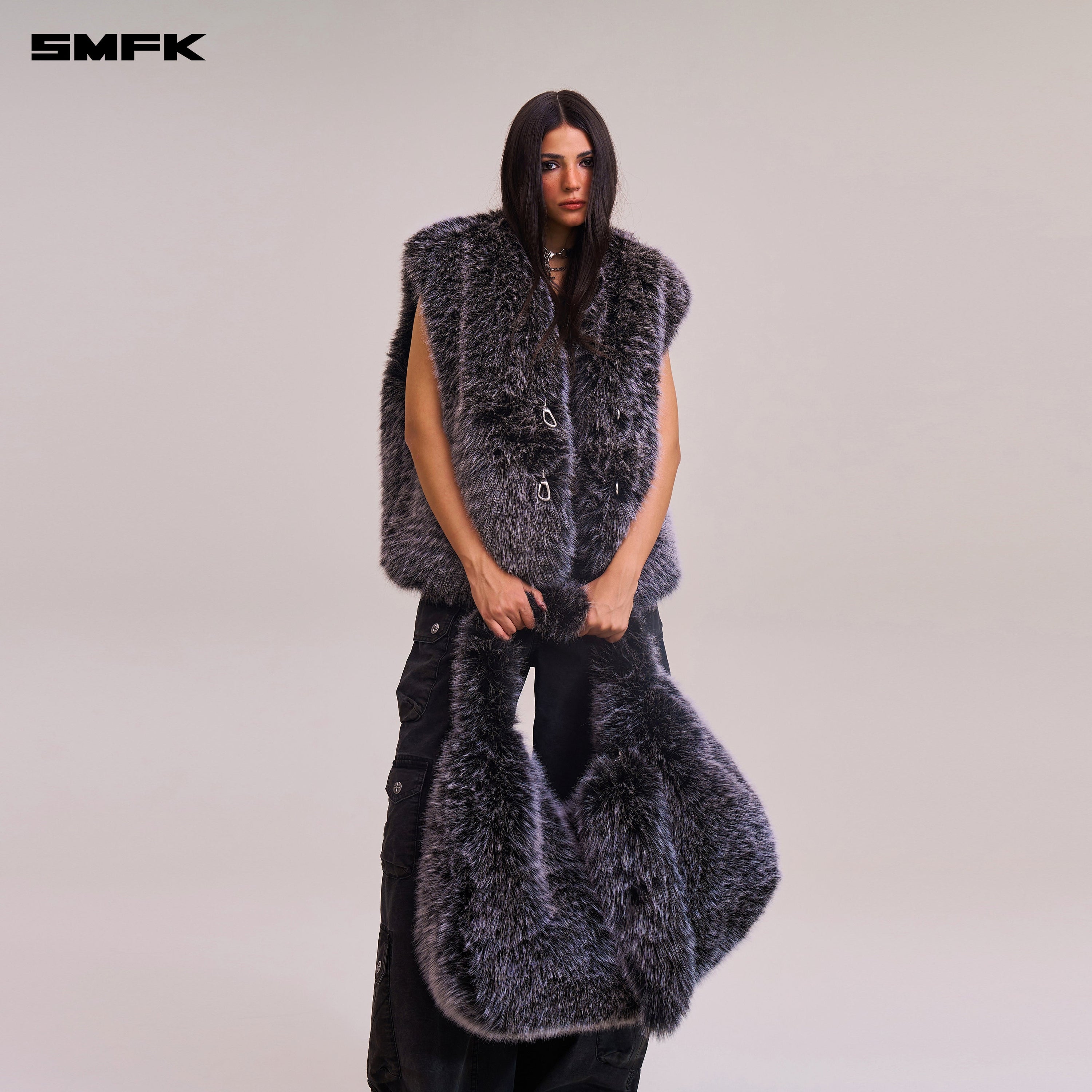 COMPASS COBBLE FURRY BAG/LARGE SILVER FOX