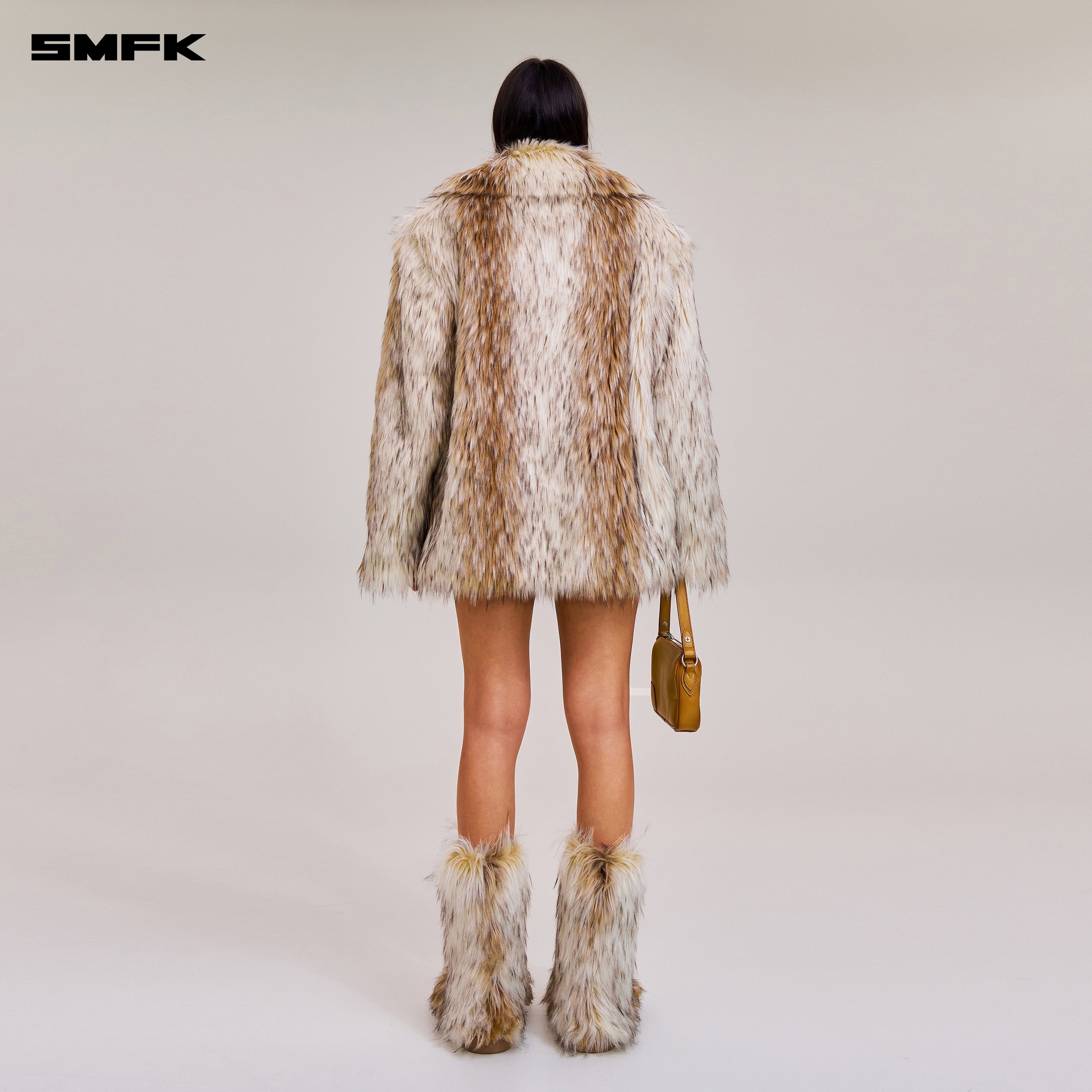 COMPASS MODE WASTELAND FURRY HUNTING COAT ARCTIC WOLF WHITE