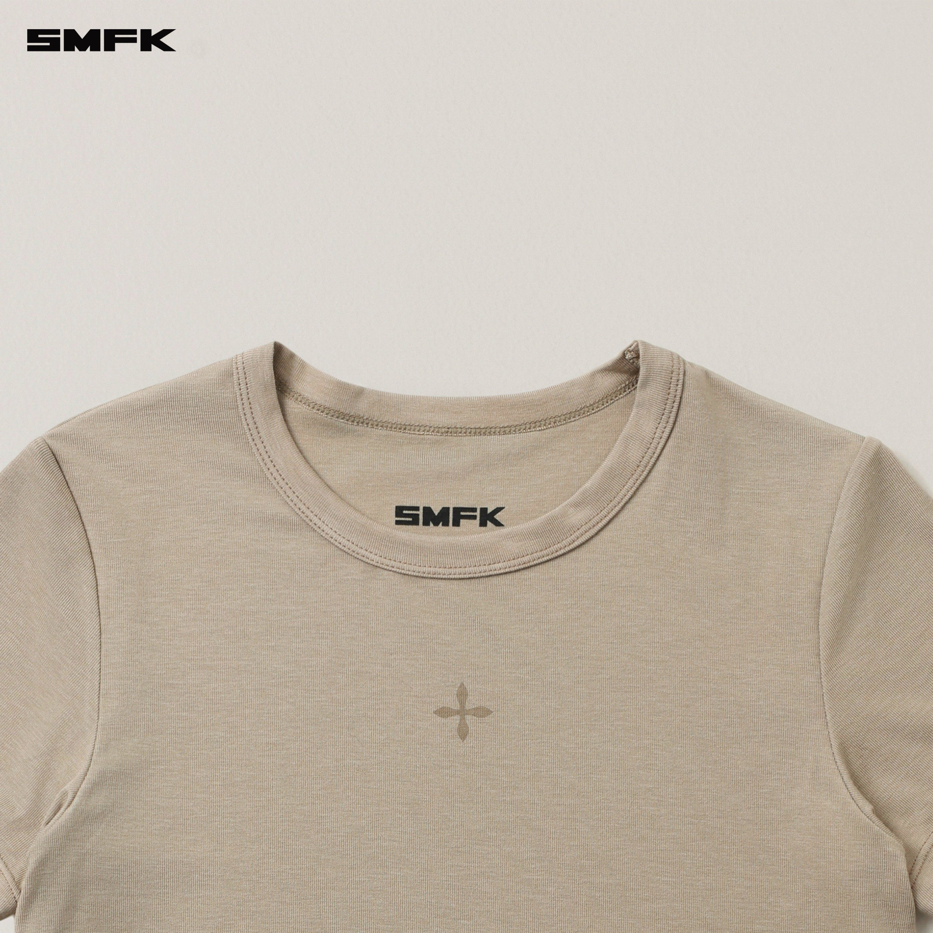 COMPASS STAMP BODY TEE SHADOW GREEN