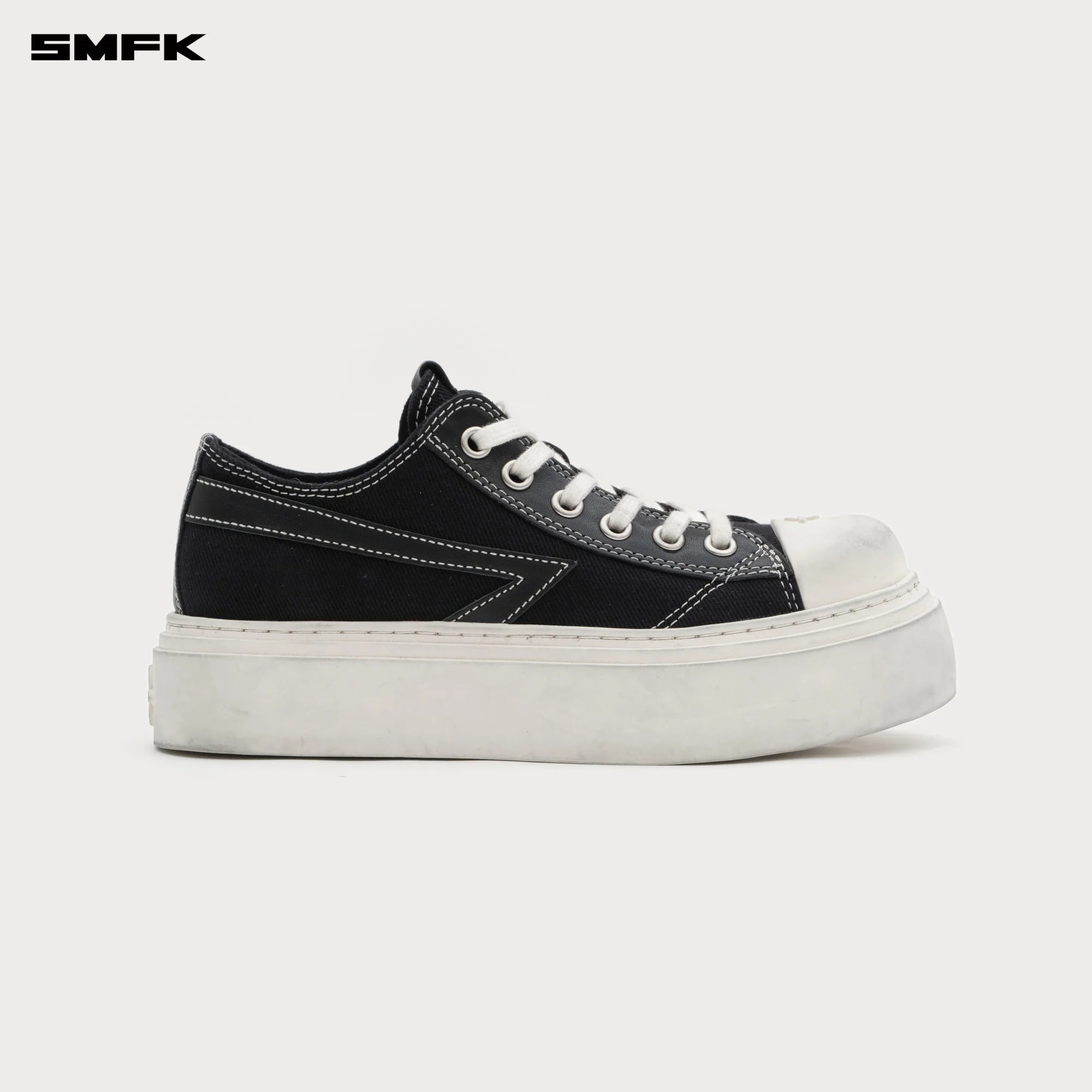 COMPASS METEOR ROVE LOW-TOP SNEAKER IN BLACK