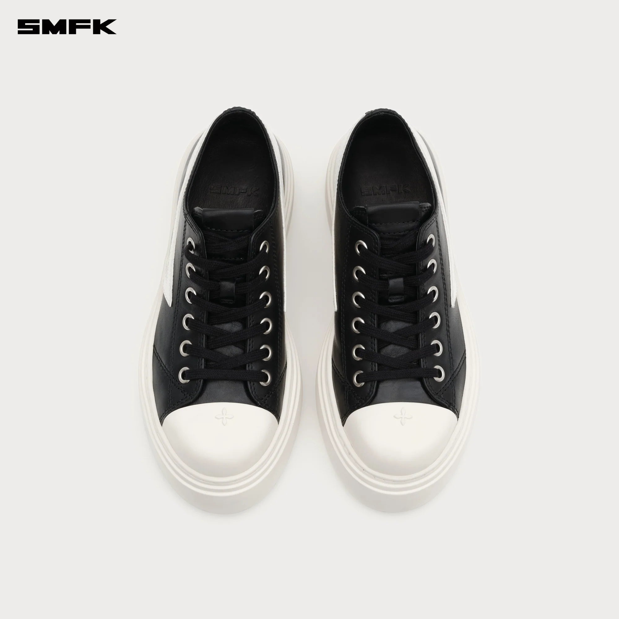 COMPASS METEOR ROVE LOW-TOP SNEAKER BLACK AND WHITE