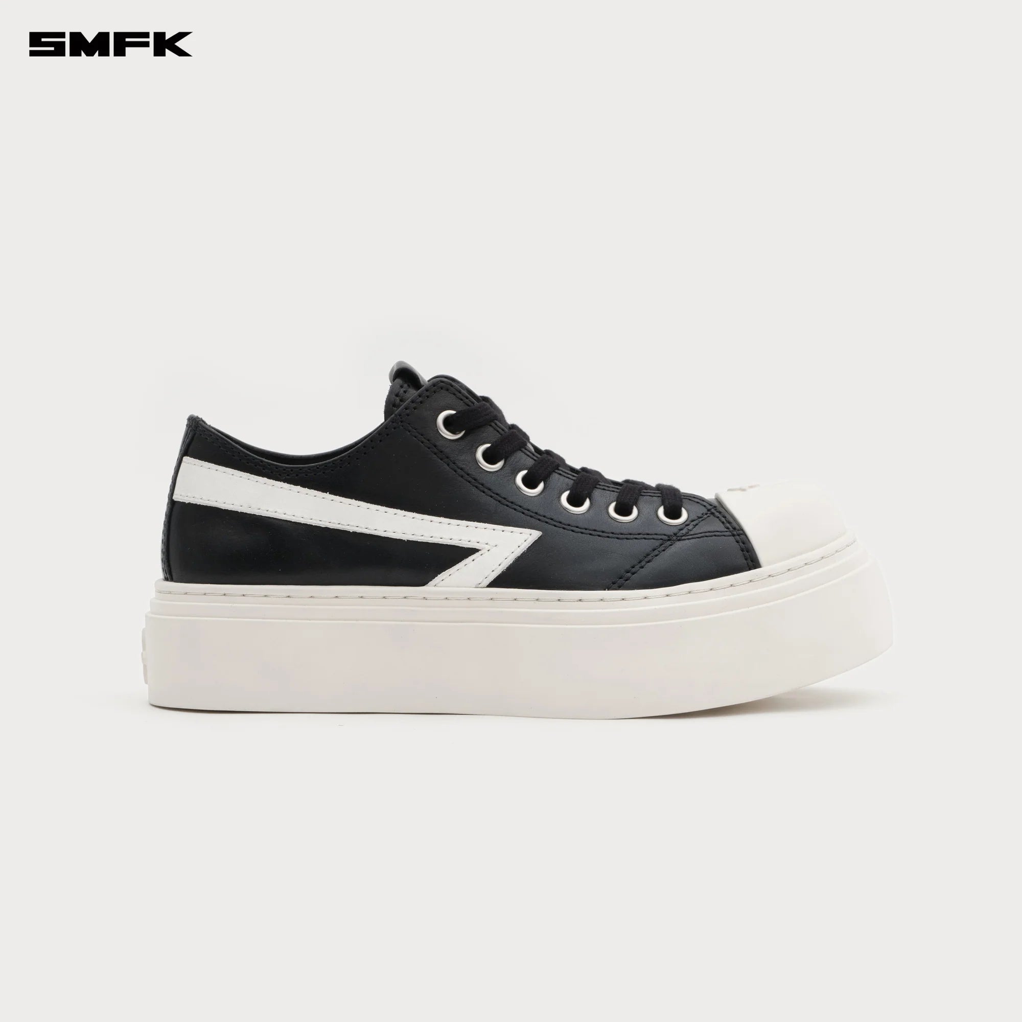 COMPASS METEOR ROVE LOW-TOP SNEAKER BLACK AND WHITE