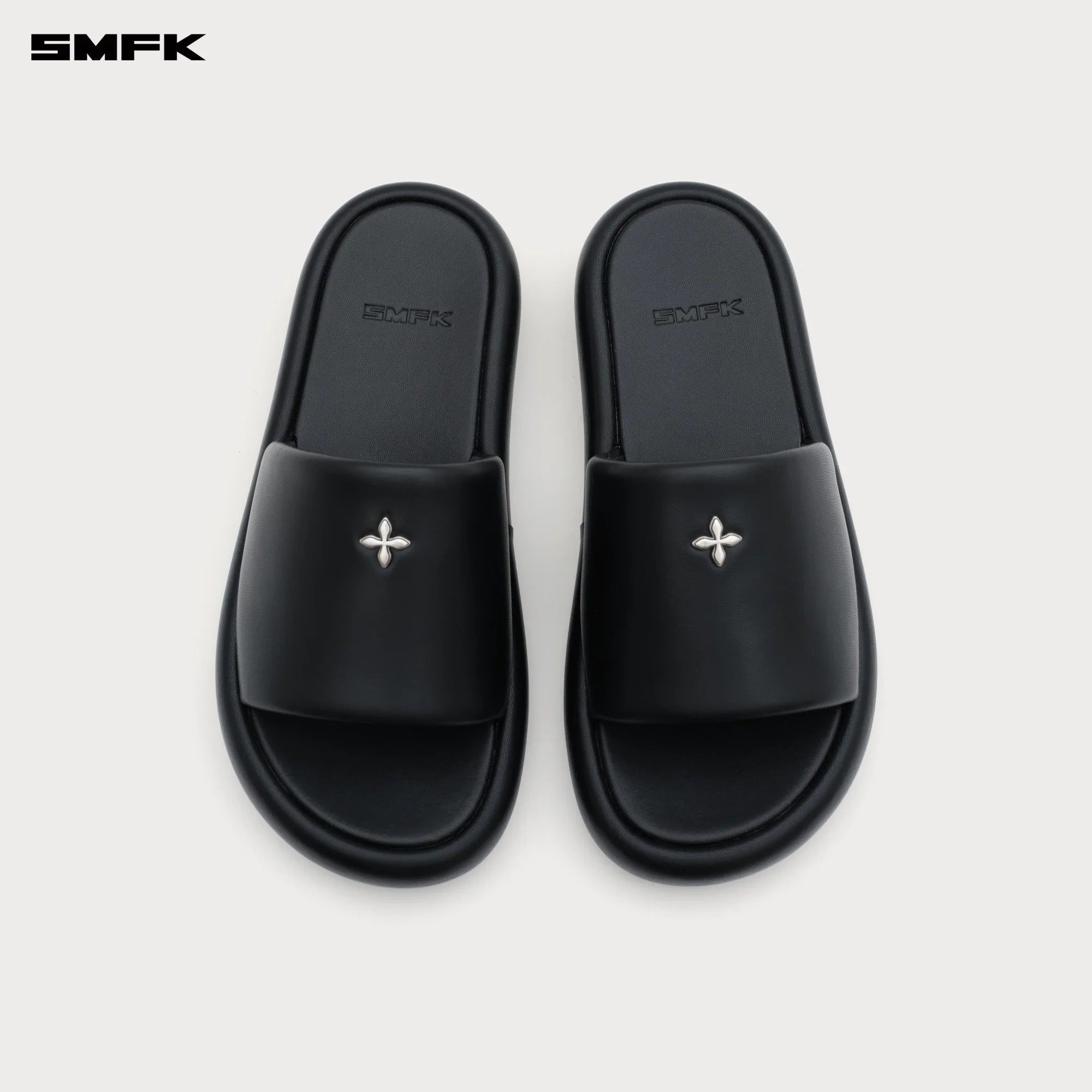 COMPASS BADGE SLIPPERS WITH CROSS BADGE