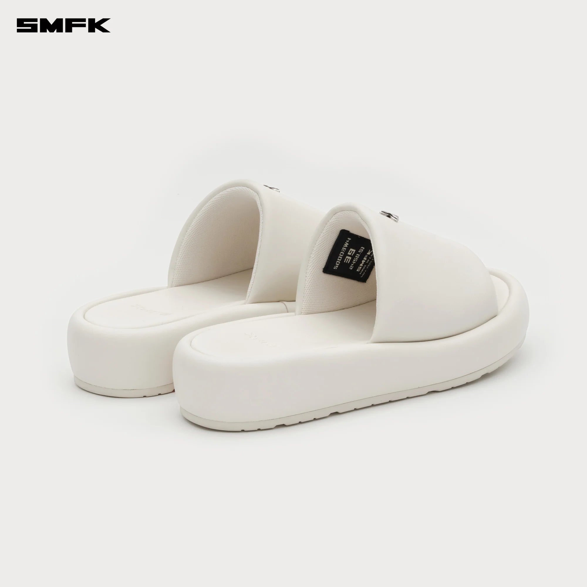 COMPASS BADGE SLIPPERS WITH CROSS BADGE