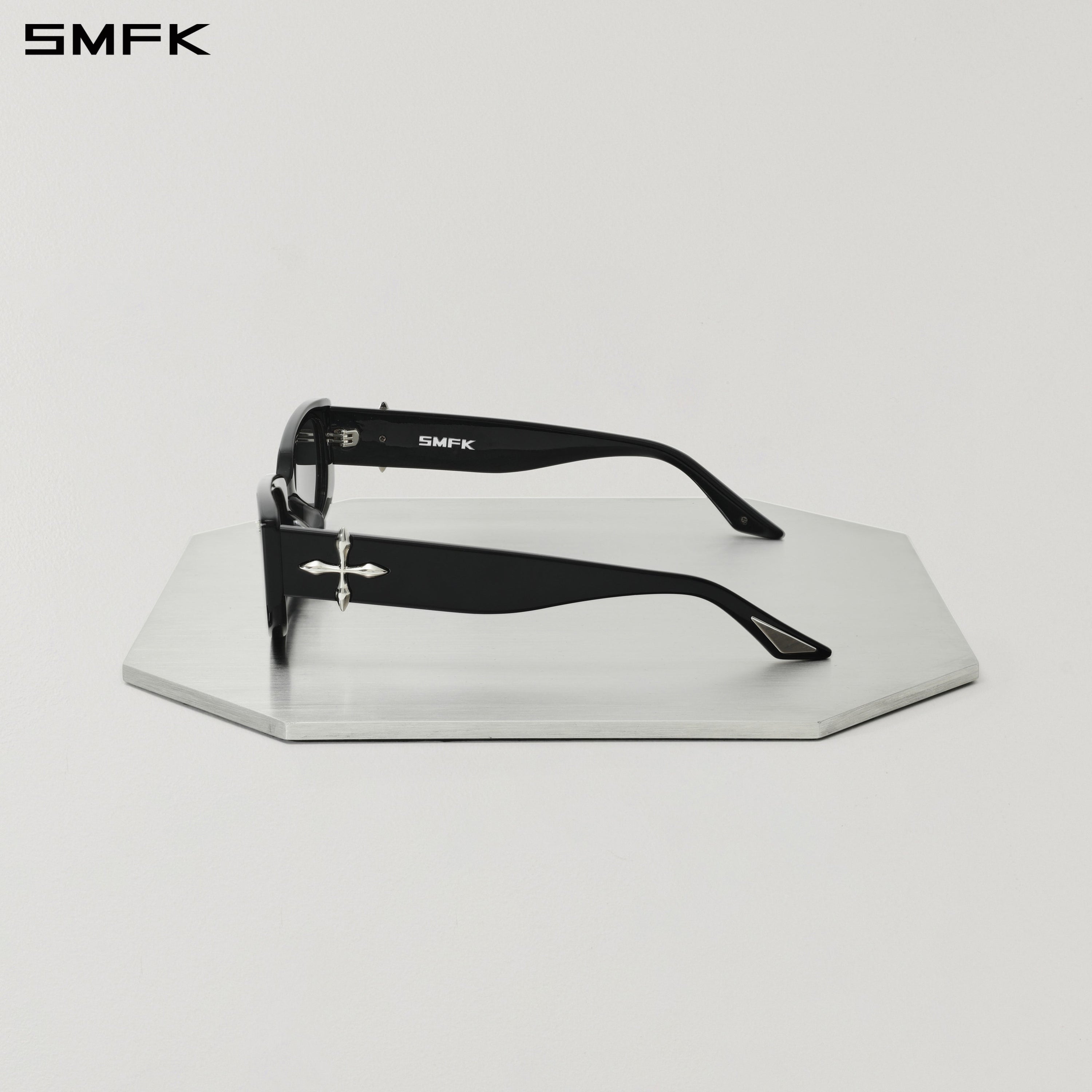 FUTURE TRAJECTORY IRREGULAR SUNGLASSES WILD BLACK