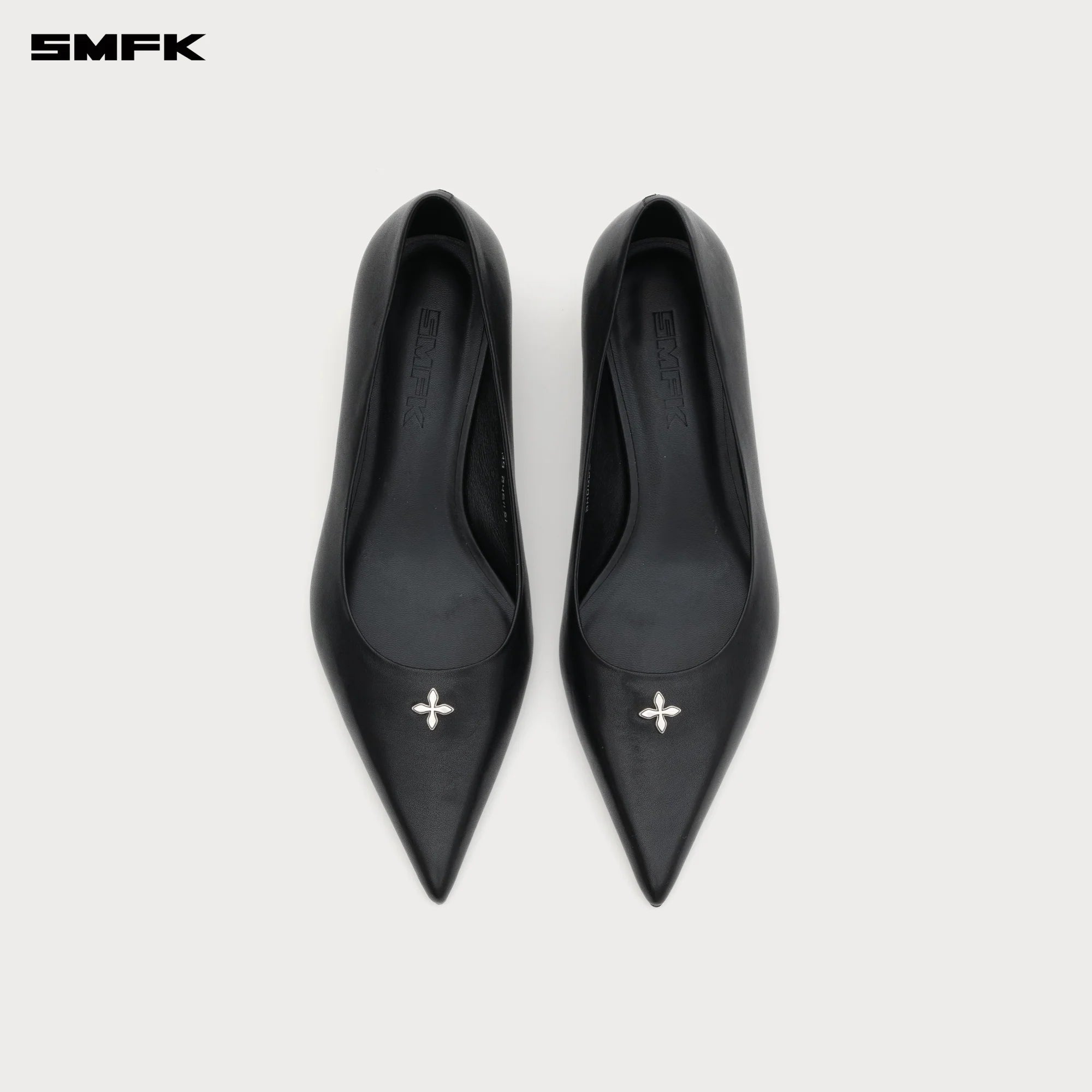 COMPASS RIVET CLASSIC LOW HEELS IN BLACK