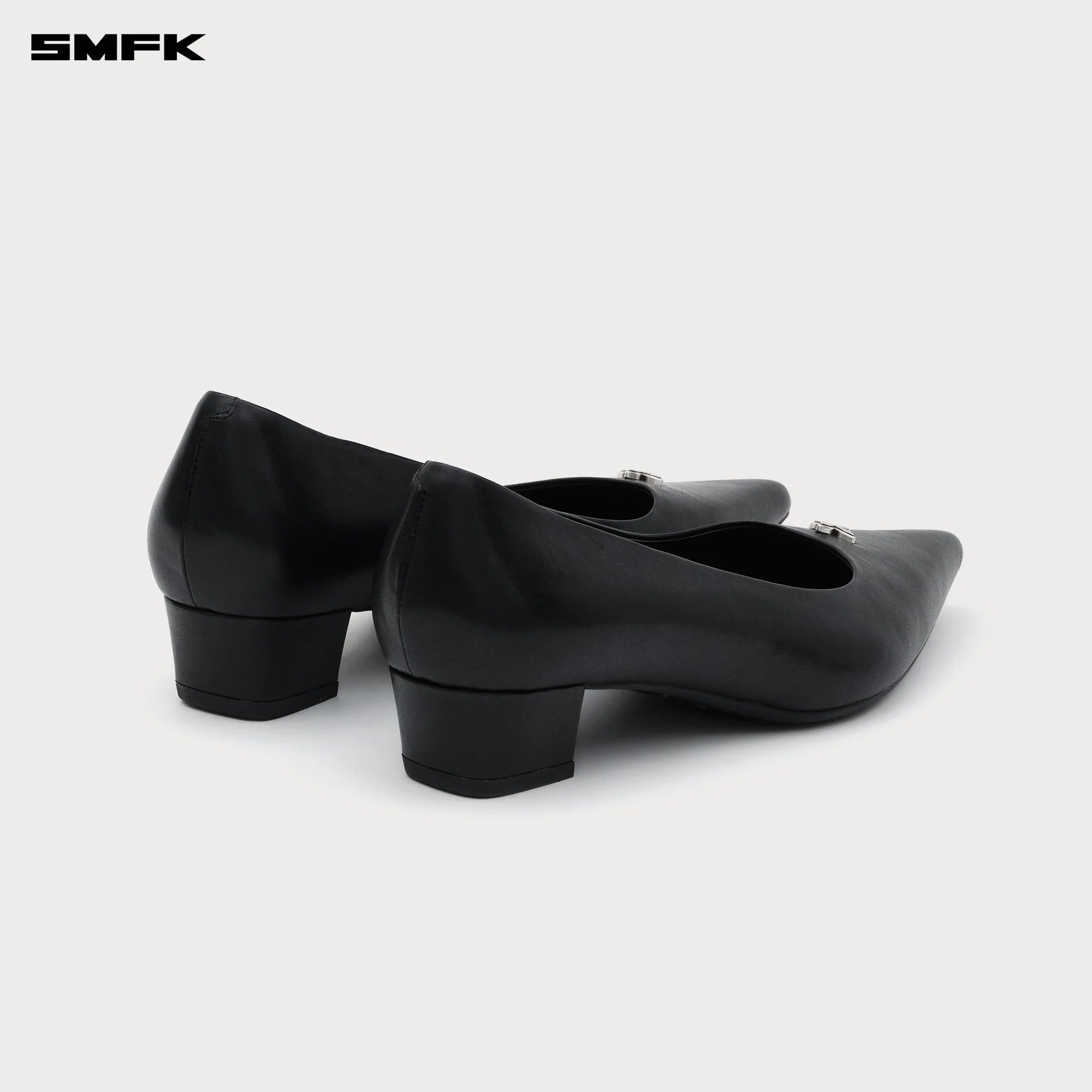 COMPASS RIVET CLASSIC LOW HEELS IN BLACK