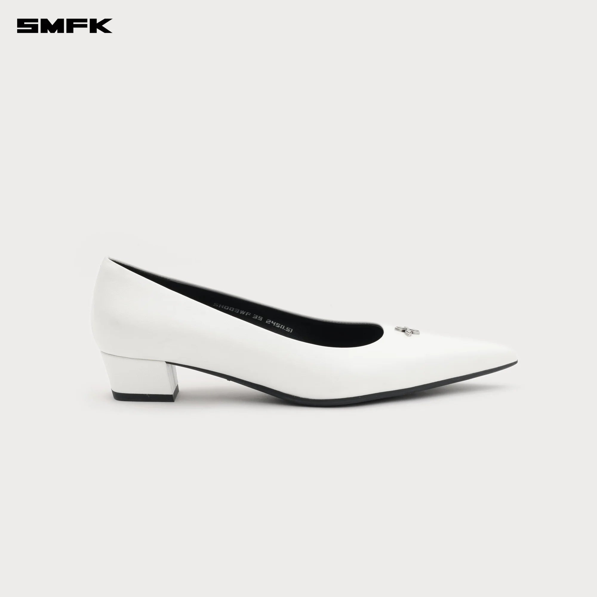 COMPASS RIVET CLASSIC LOW HEELS IN WHITE