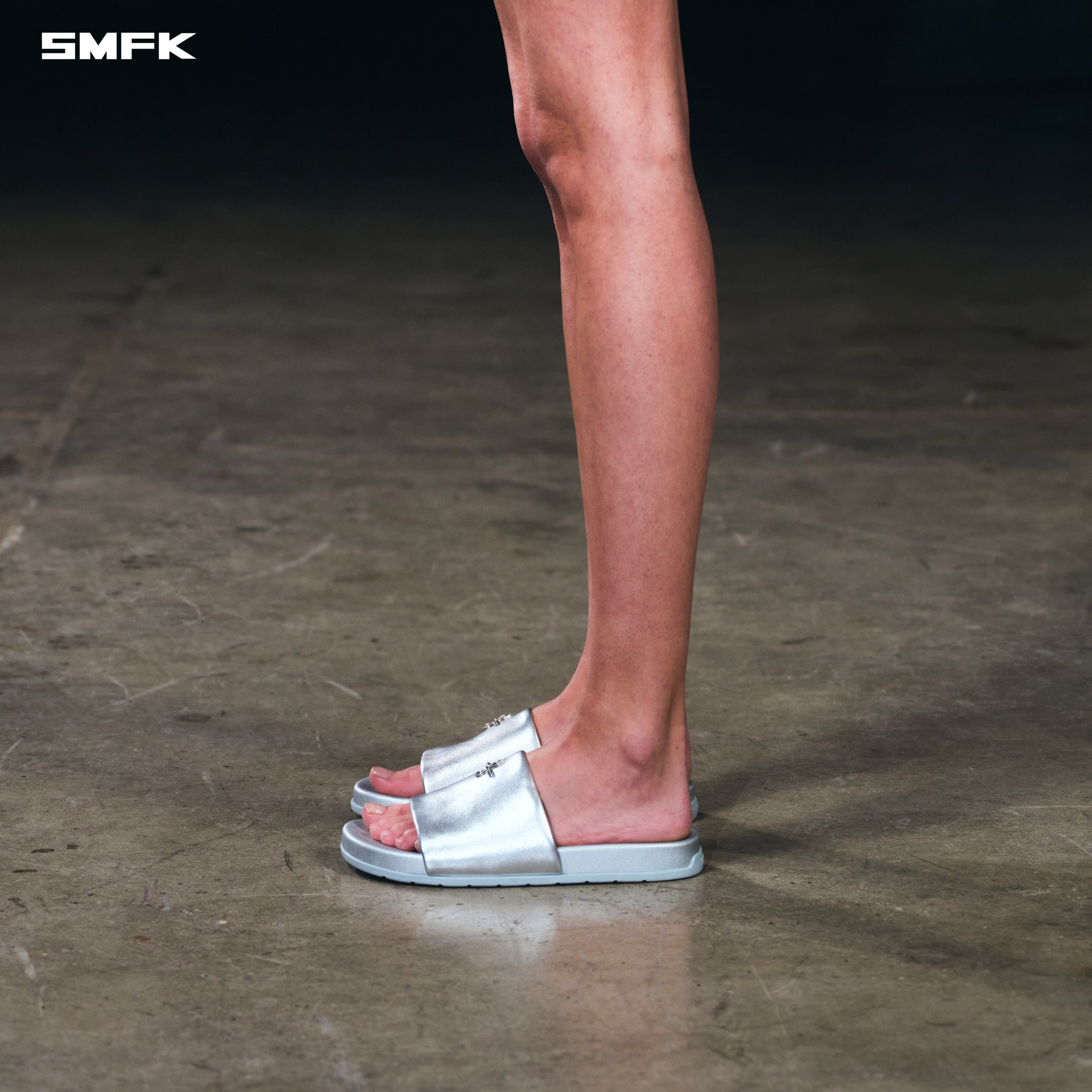 COMPASS MODE-F LEATHER SLIPPER GALAXY SILVER