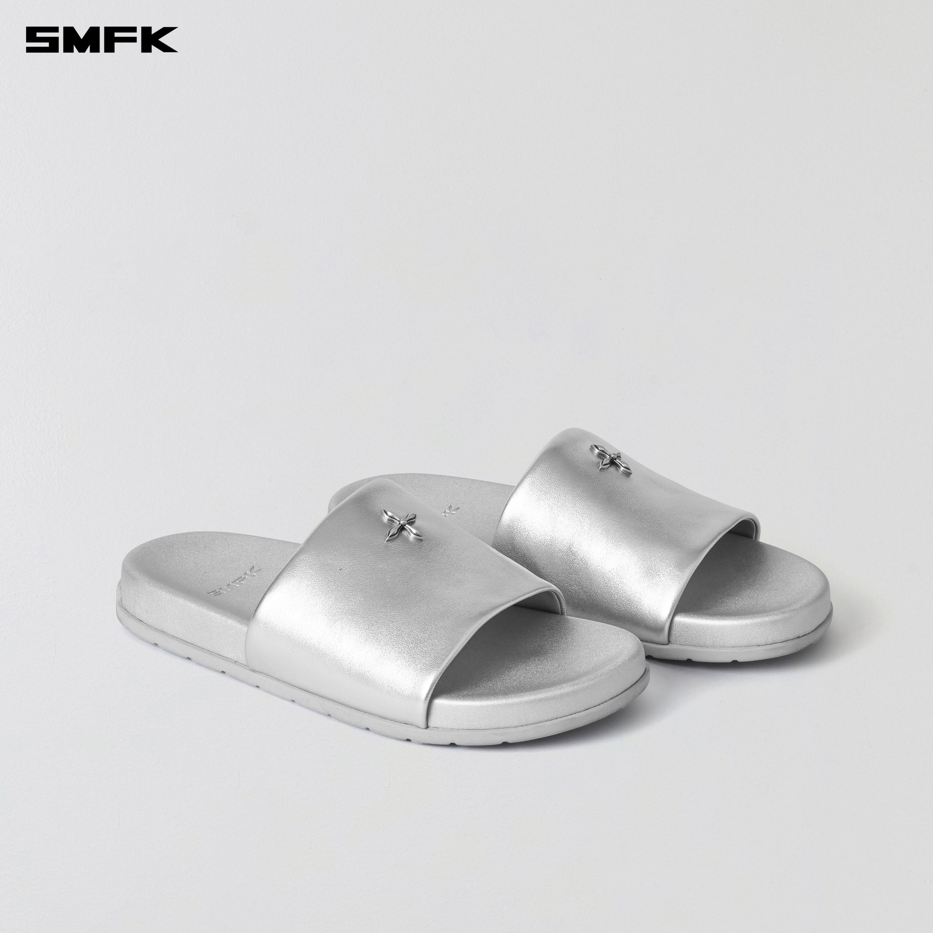 COMPASS MODE-F LEATHER SLIPPER GALAXY SILVER