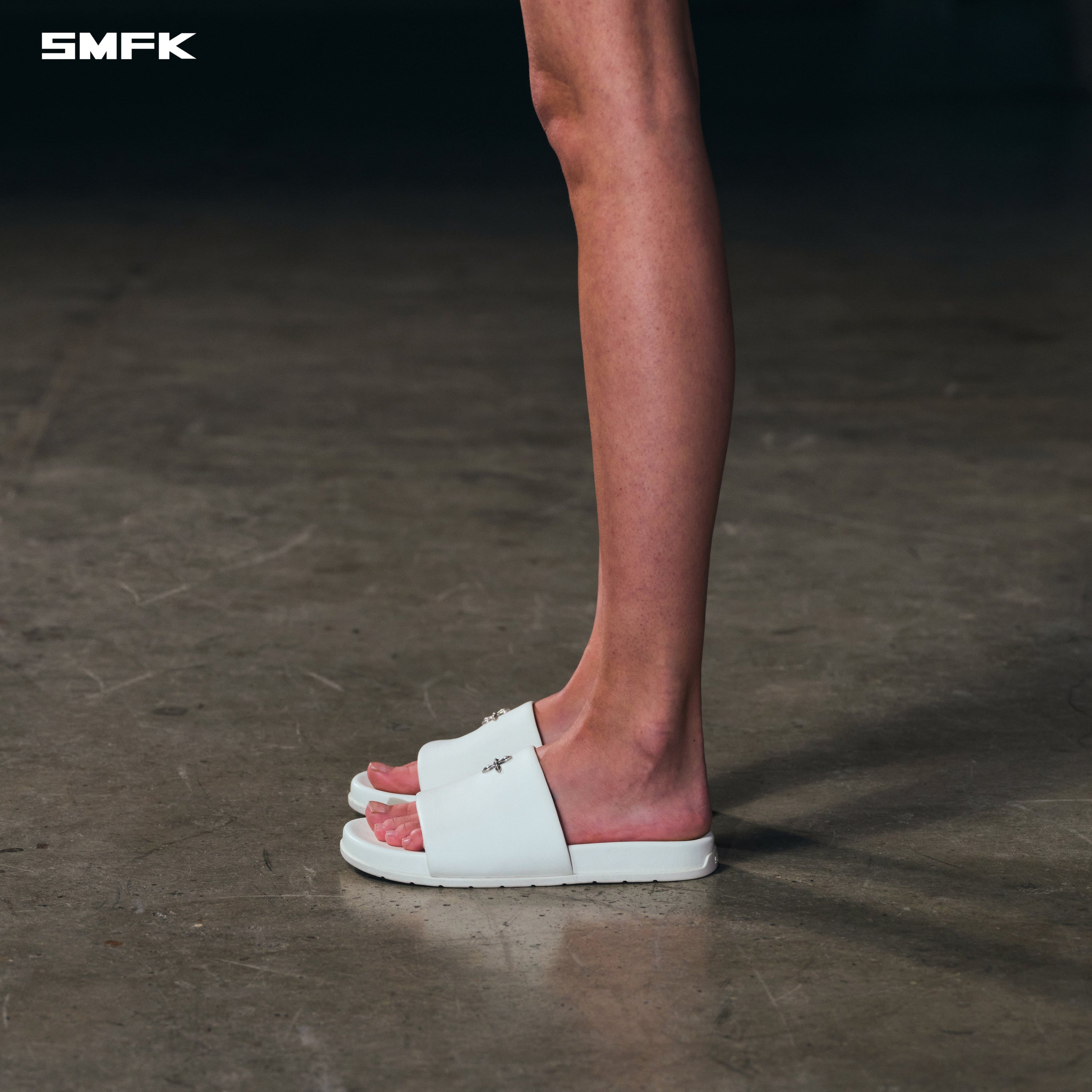 COMPASS MODE-F LEATHER SLIPPER CLOUD WHITE