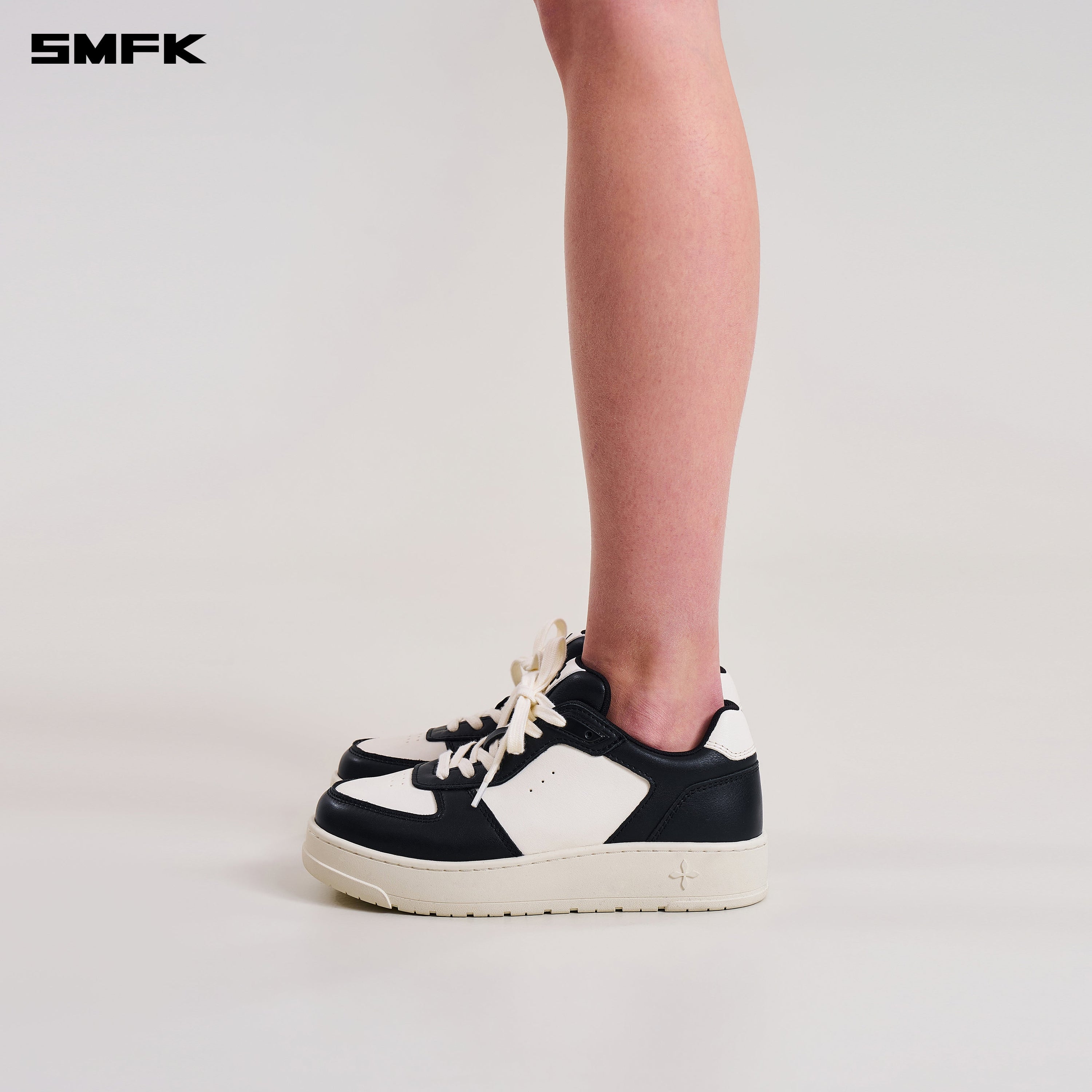 COMPASS MODE-T LEATHER SNEAKER BLACK WHITE