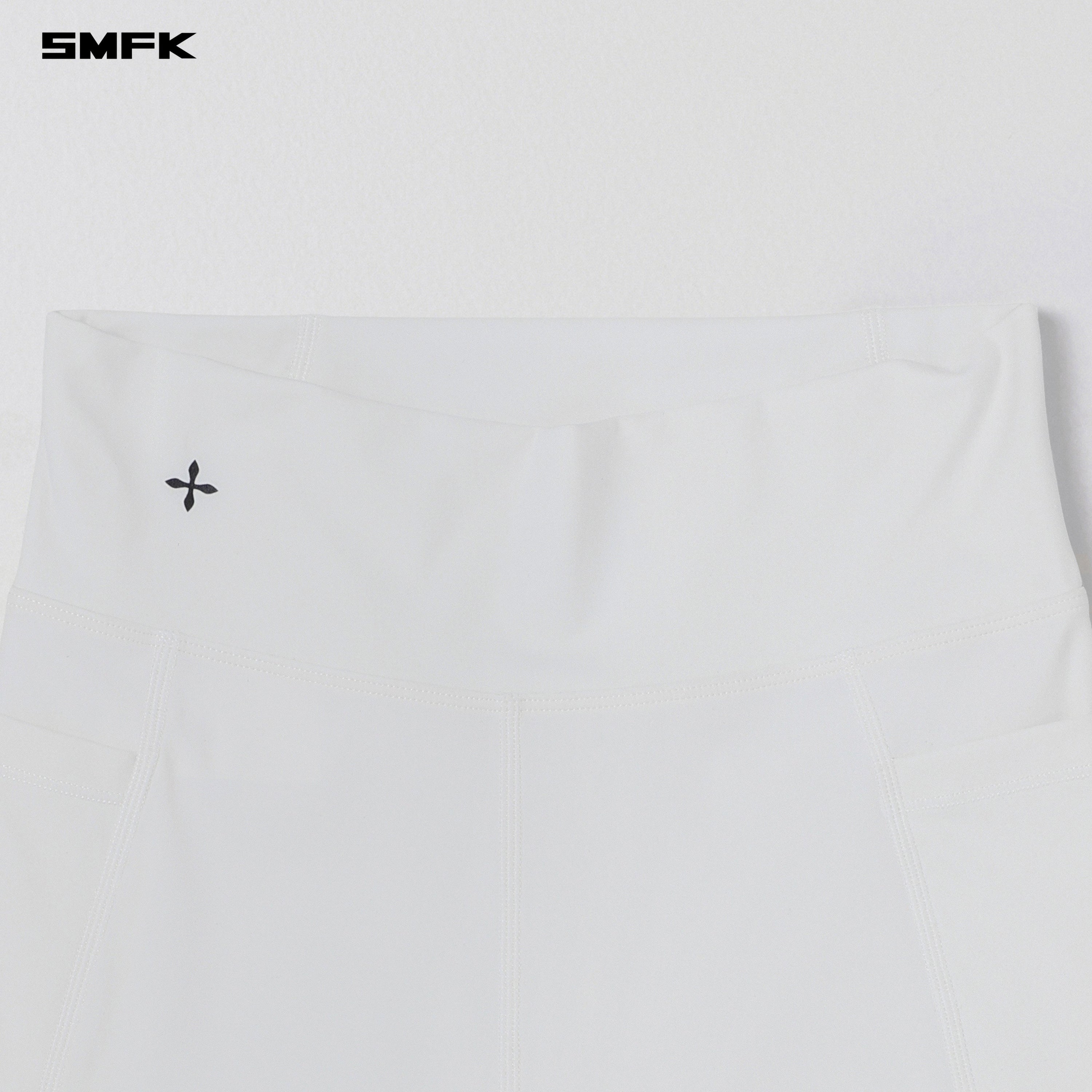 FOCUS GYM RUNNER SHORTS/Lycra Nylon CLOUD WHITE