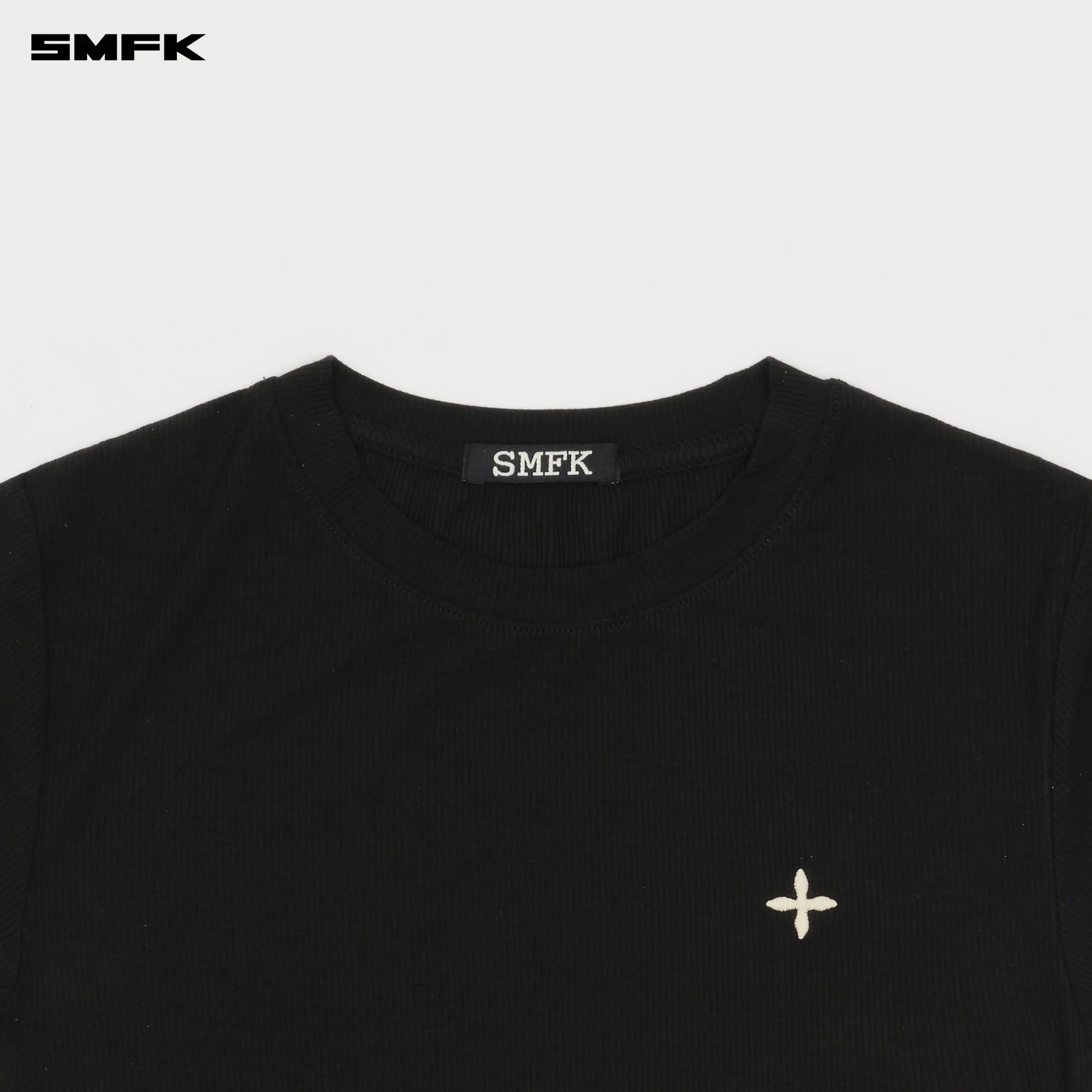 COMPASS HUG  TIGHT SPORTS TEE BLACK