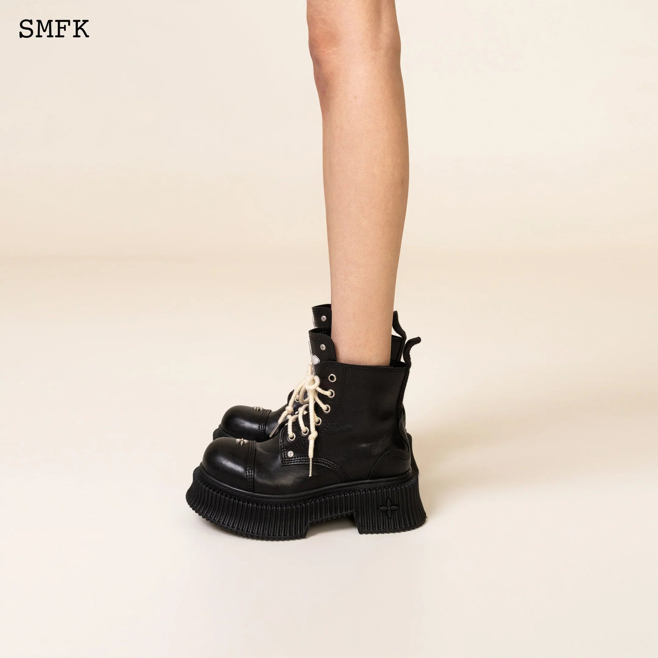 SMFK COMPASS CLASSIC DESERT BOOTS IN BLACK S0010B3