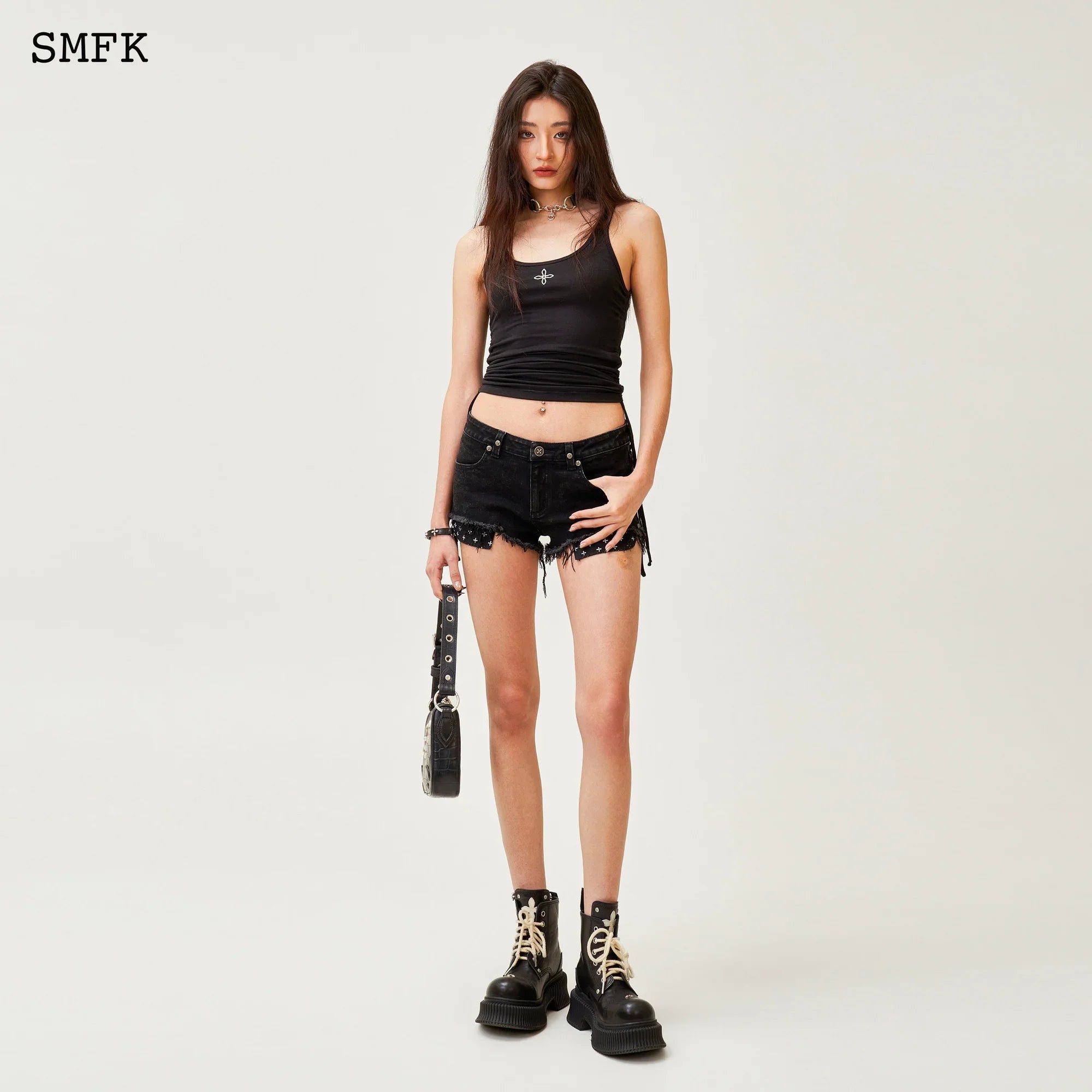 COMPASS CLASSIC SHUTTER SPORTY VEST IN BLACK