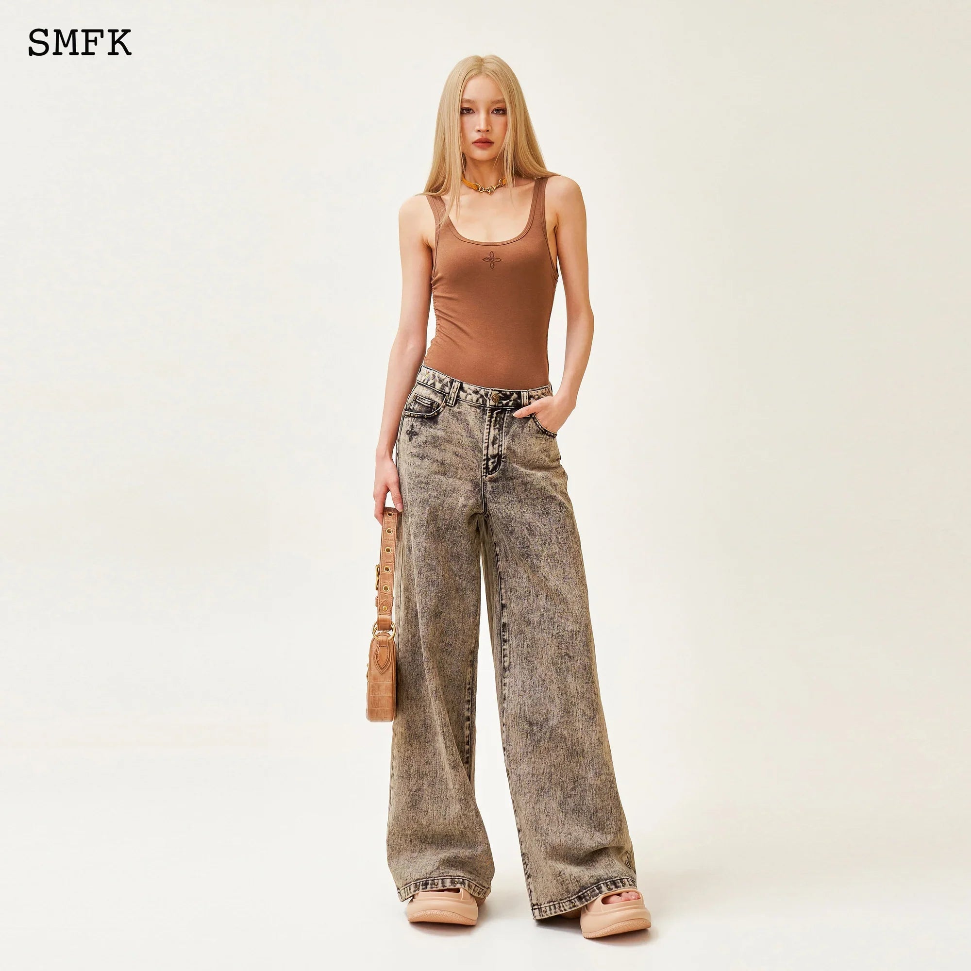 COMPASS CLASSIC SHUTTER SPORTY VEST IN BROWN