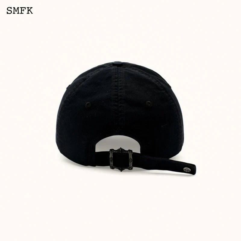 SMFK COMPASS CROSS CHAIN BADGE BASEBALL CAP IN BLACK