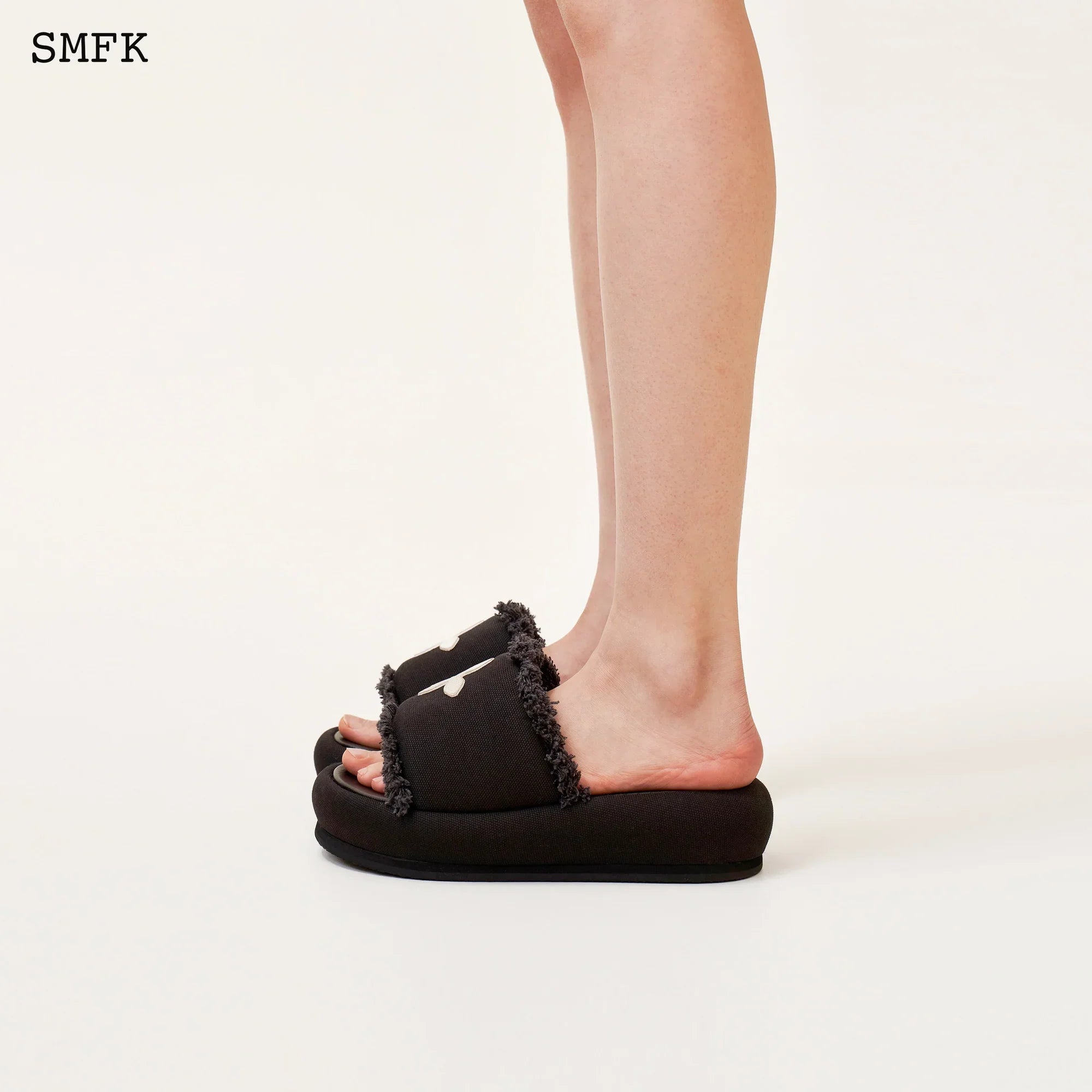 COMPASS CROSS CLASSIC BLACK CANVAS SLIPPER S0003B3