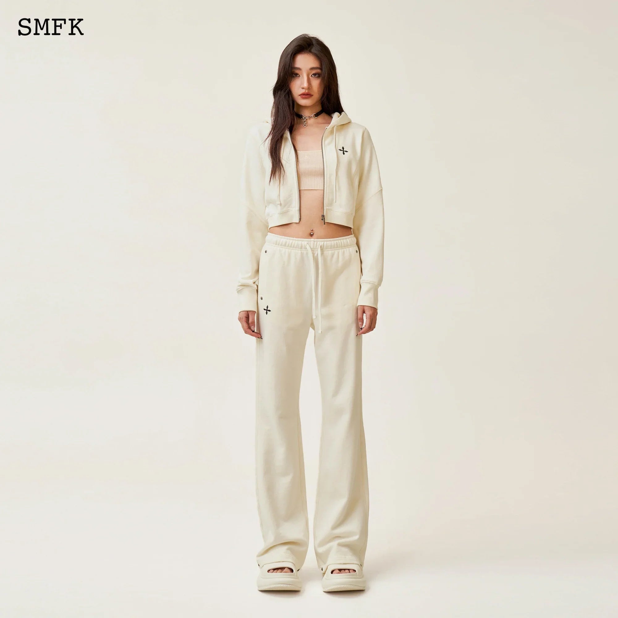 SMFK COMPASS CROSS CLASSIC FLARED SWEATPANTS WHITE