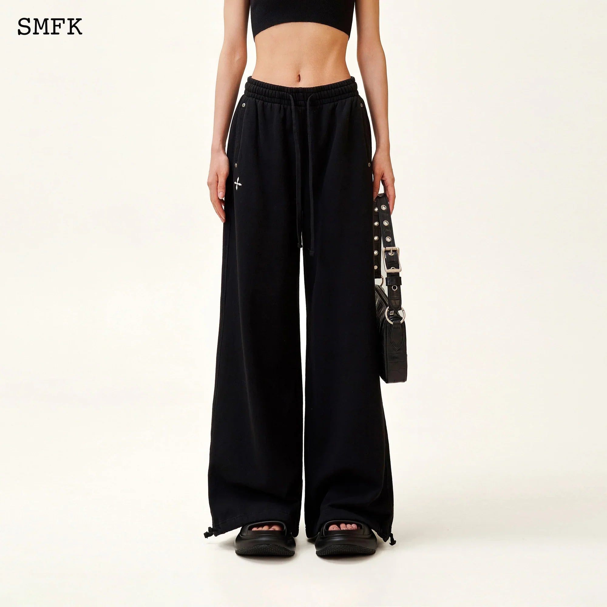 SMFK COMPASS CROSS CLASSIC WIDE-LEG SWEATPANTS BLACK
