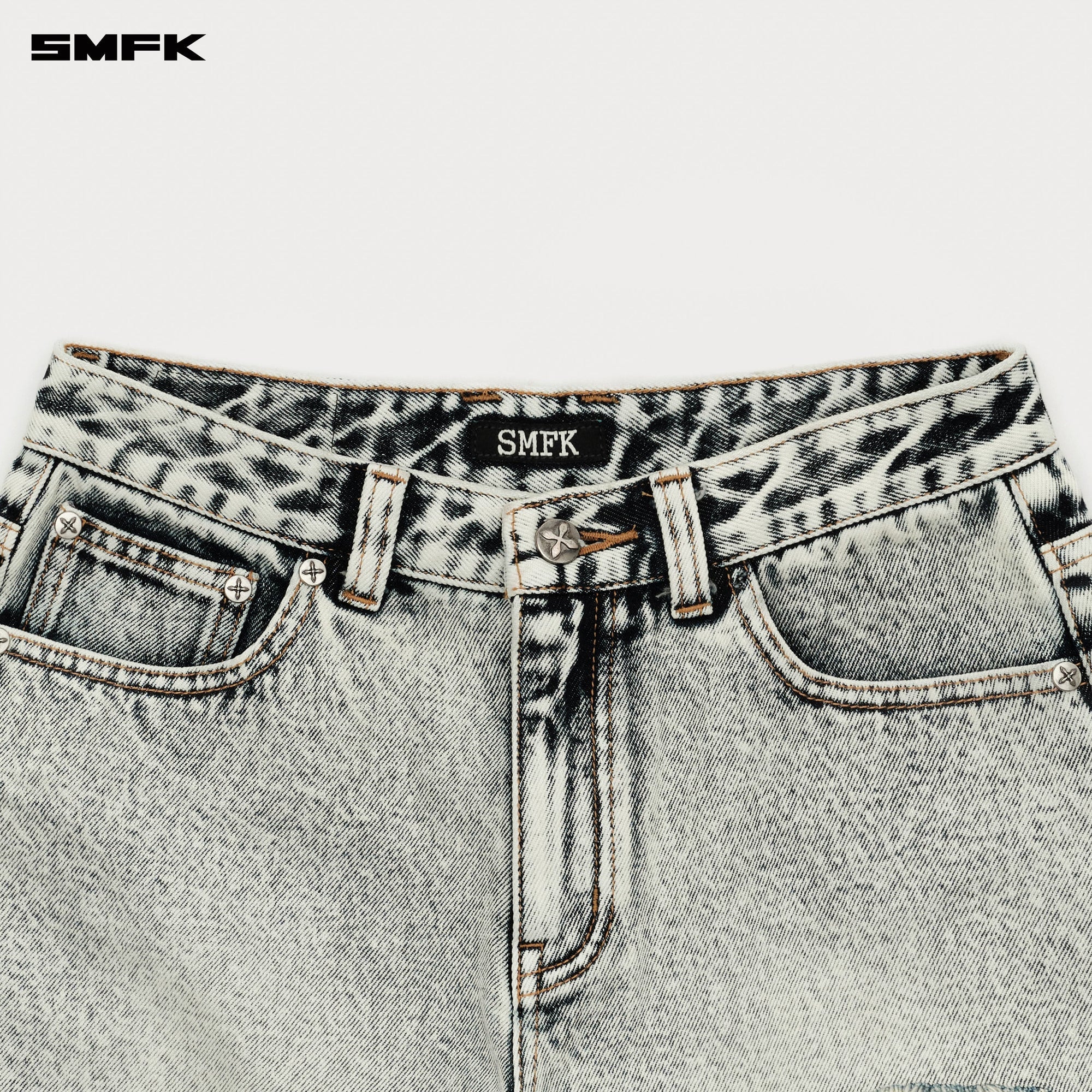 SMFK COMPASS CROSS CLASSIC WILD DENIM SHORTS IN WHITE
