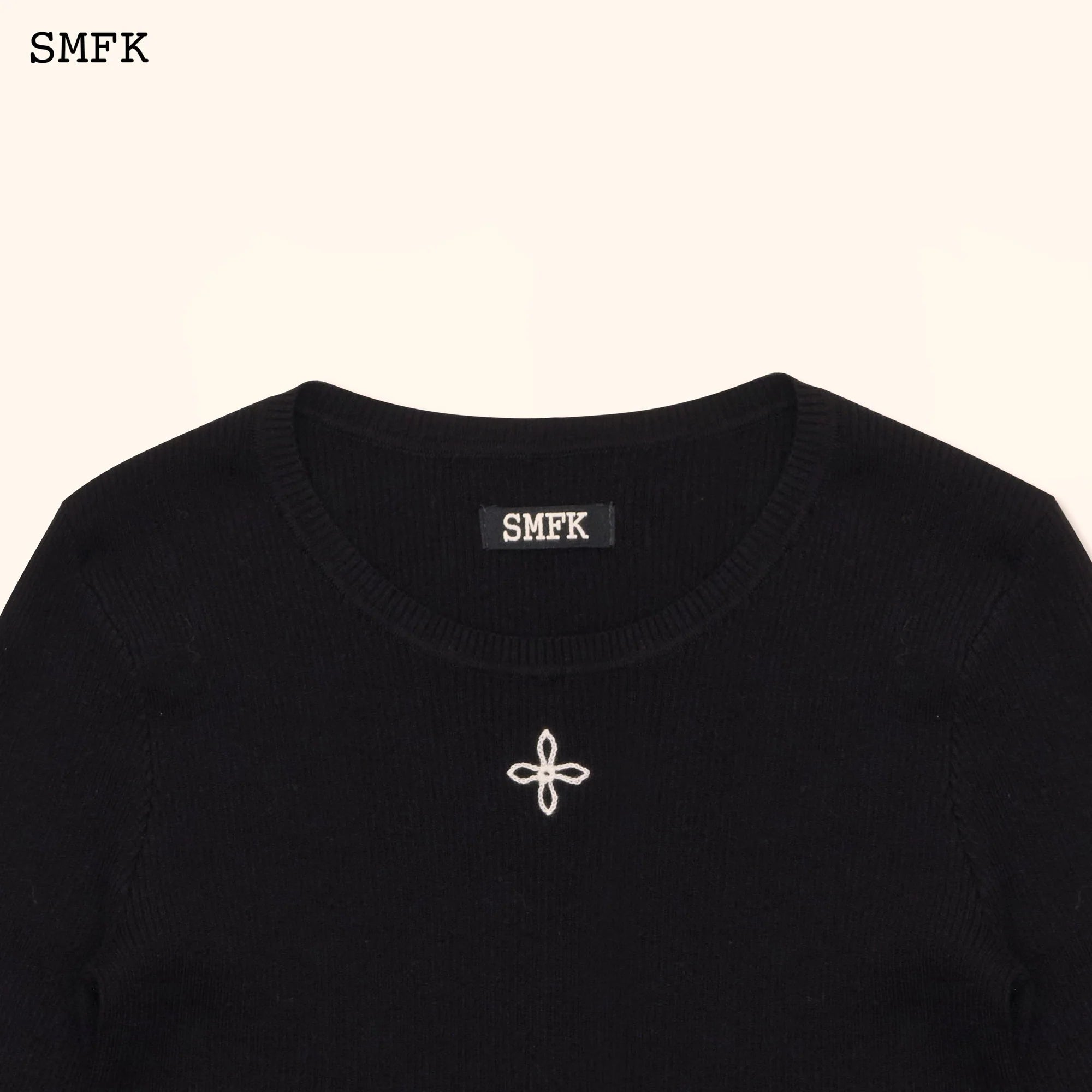 Compass Cross Rib Knitted Top In Black