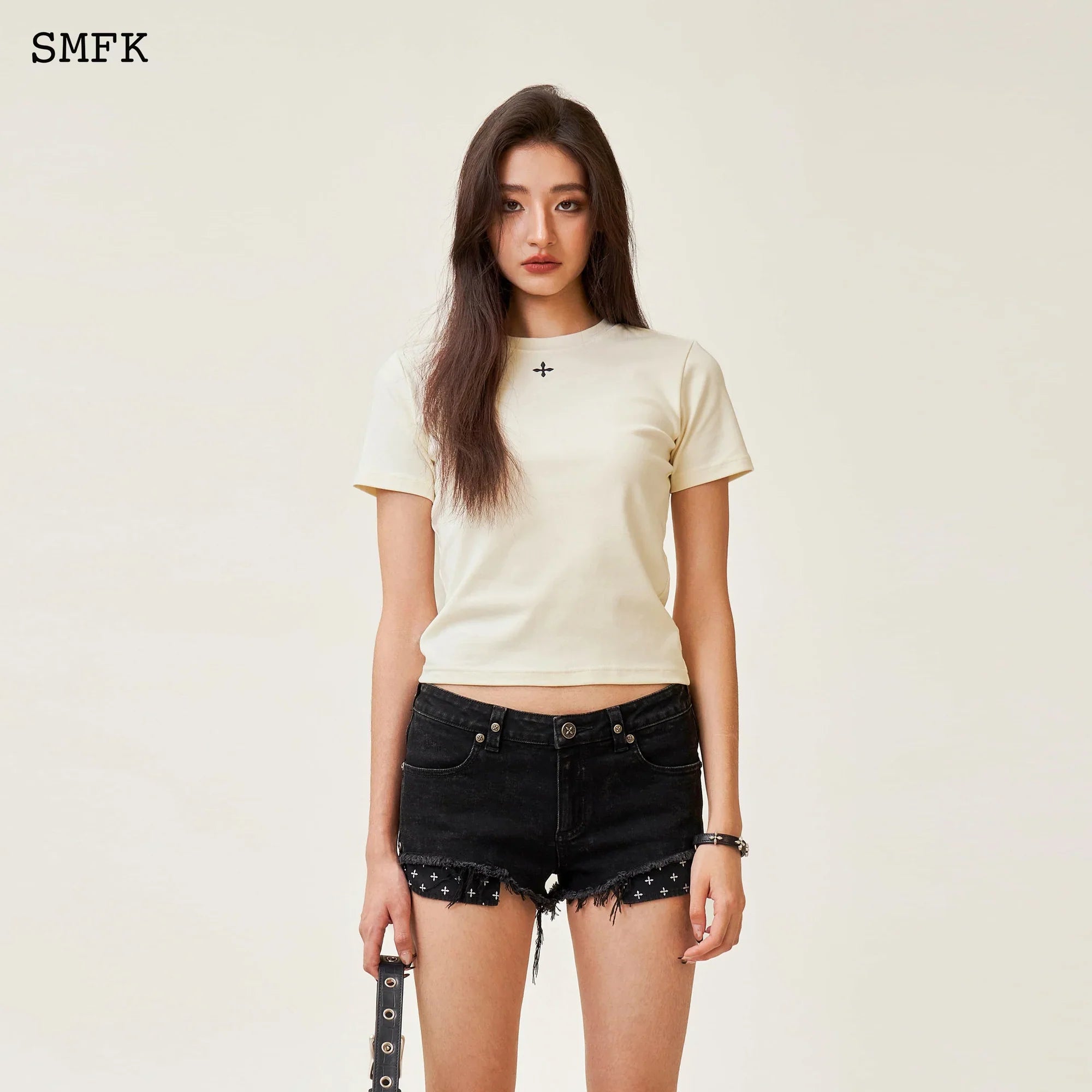 COMPASS HUG SLIM-FIT TEE IN WHITE