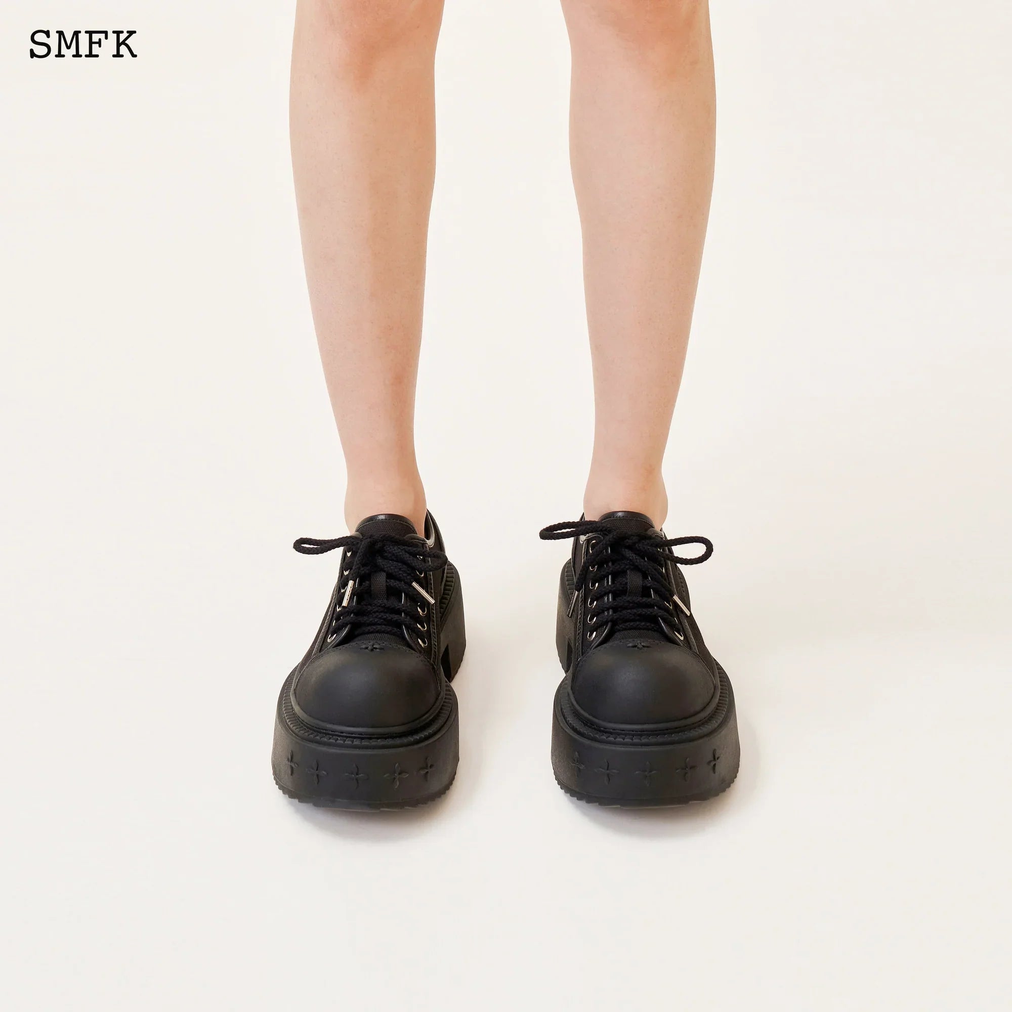 SMFK COMPASS RIDER LOW-TOP BOOTS IN BLACK