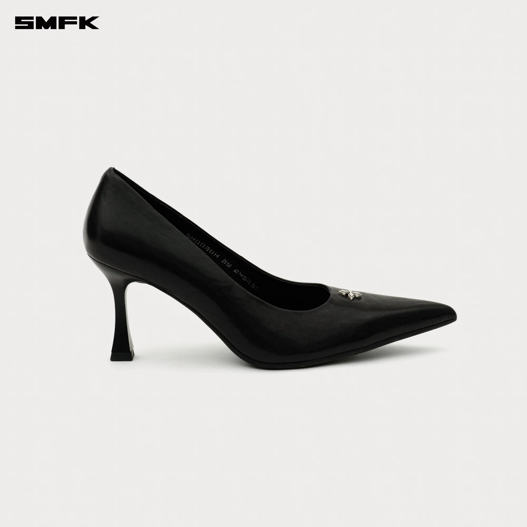 COMPASS RIVET CLASSIC HIGH-HEEL IN BLACK