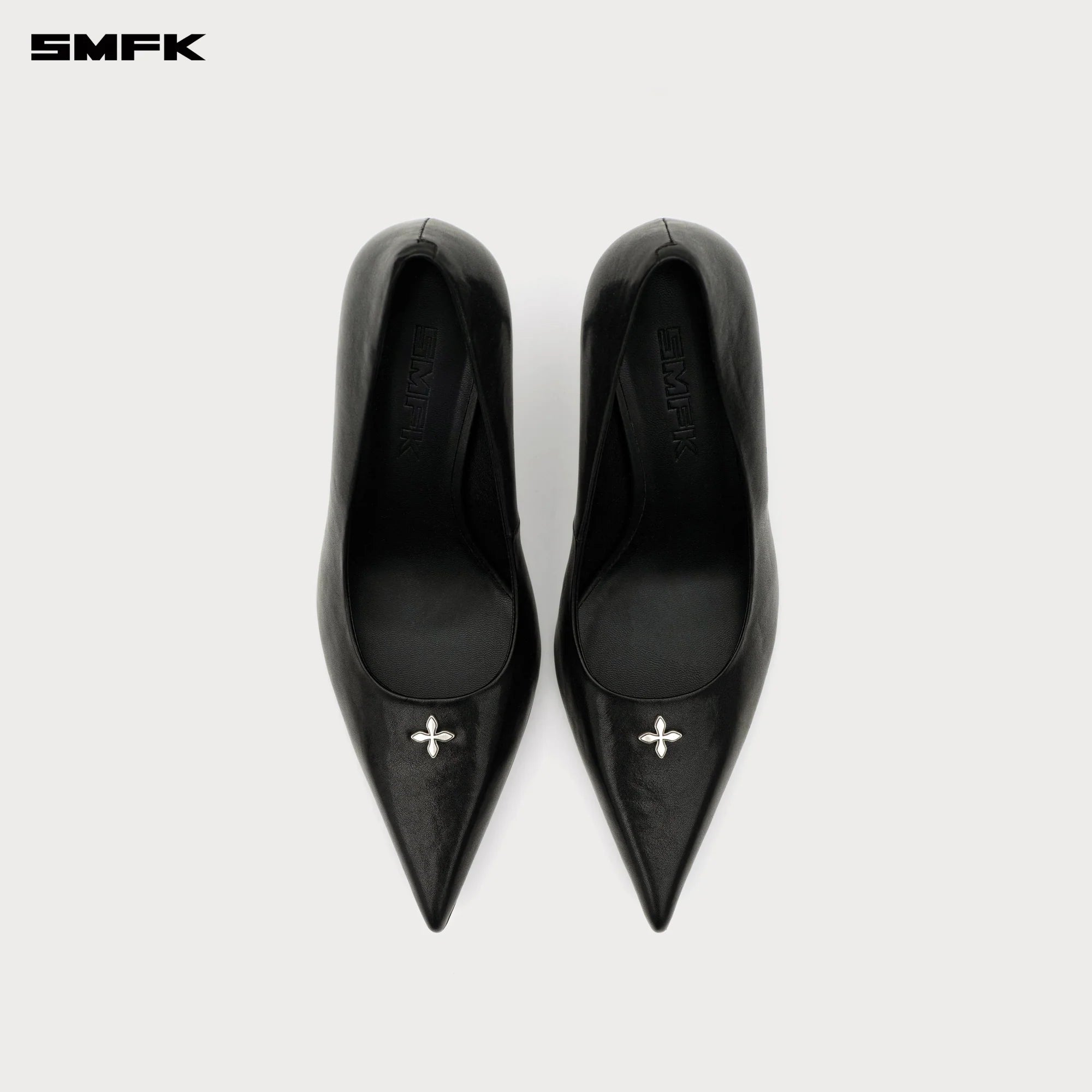 COMPASS RIVET CLASSIC HIGH-HEEL IN BLACK