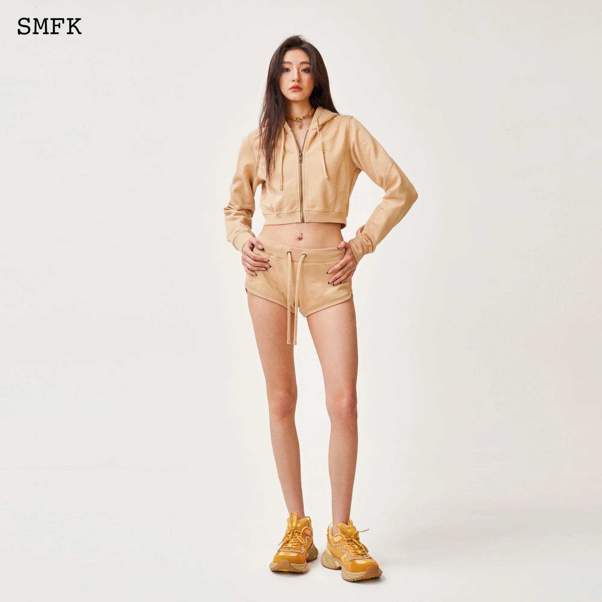SMFK COMPASS RUSH SHORT SPORTY HOODIE IN SAND