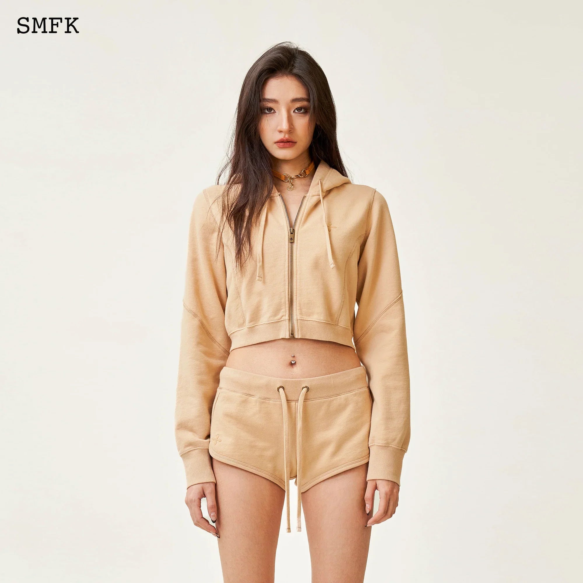 SMFK COMPASS RUSH SHORT SPORTY HOODIE IN SAND