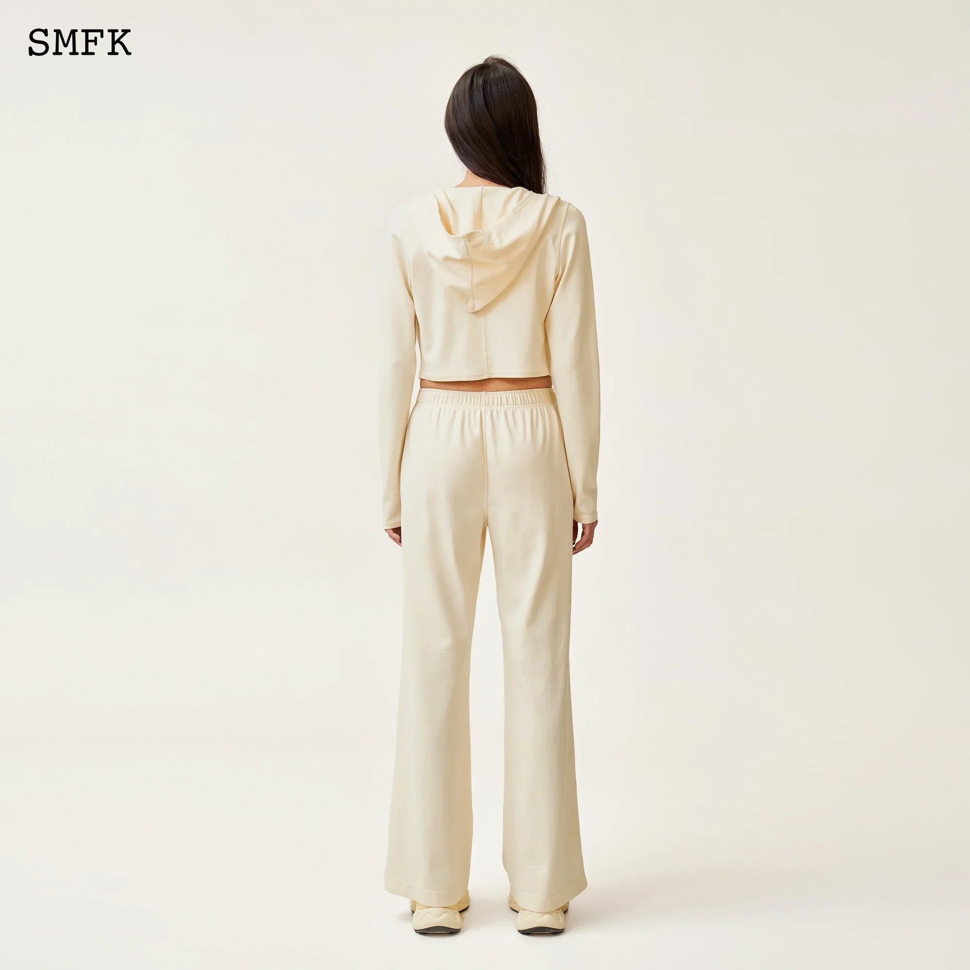 SMFK COMPASS RUSH SHORT SPORTY HOODIE IN BLACK