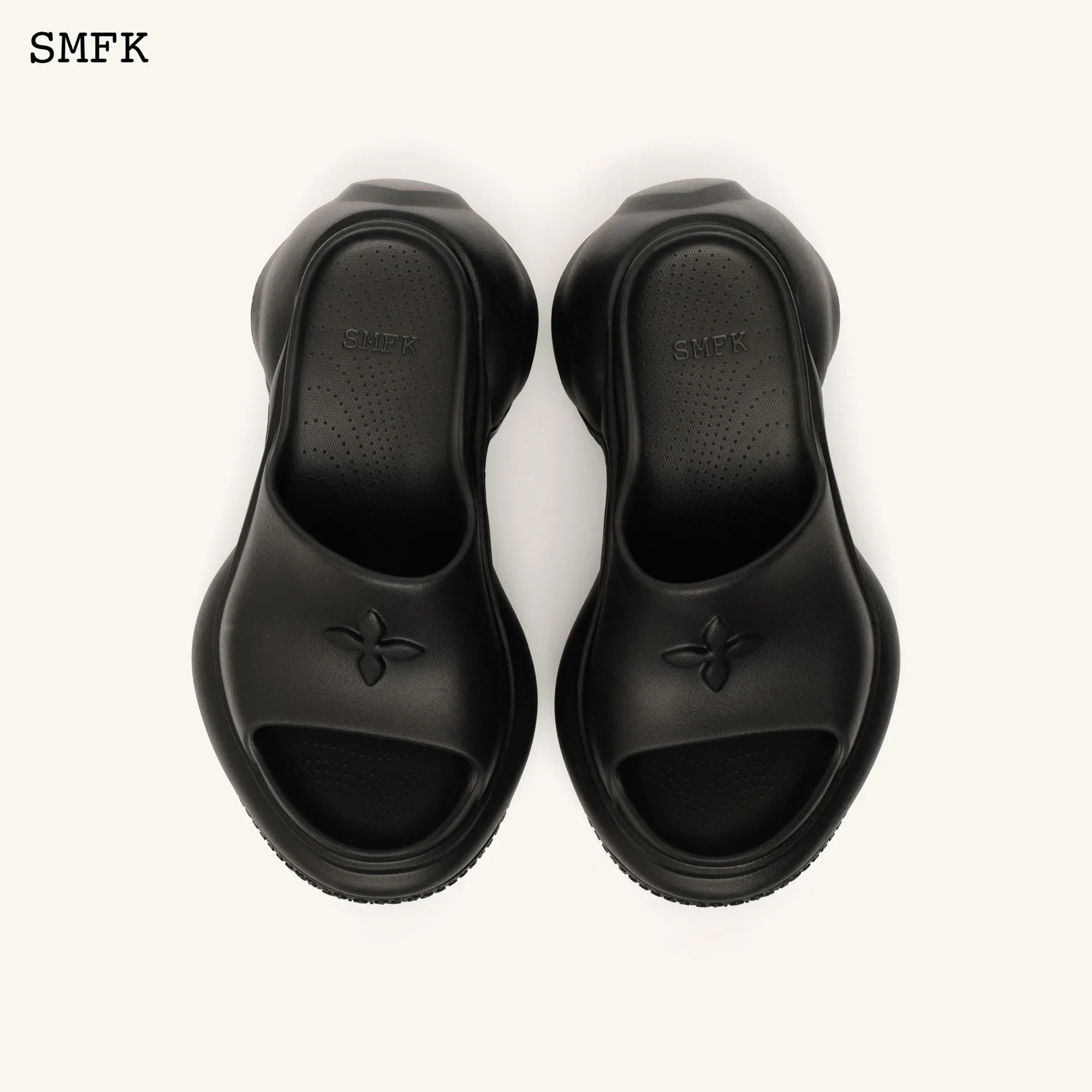 SMFK COMPASS WAVE HIGH-HEEL BUMPER SANDAL IN BLACK