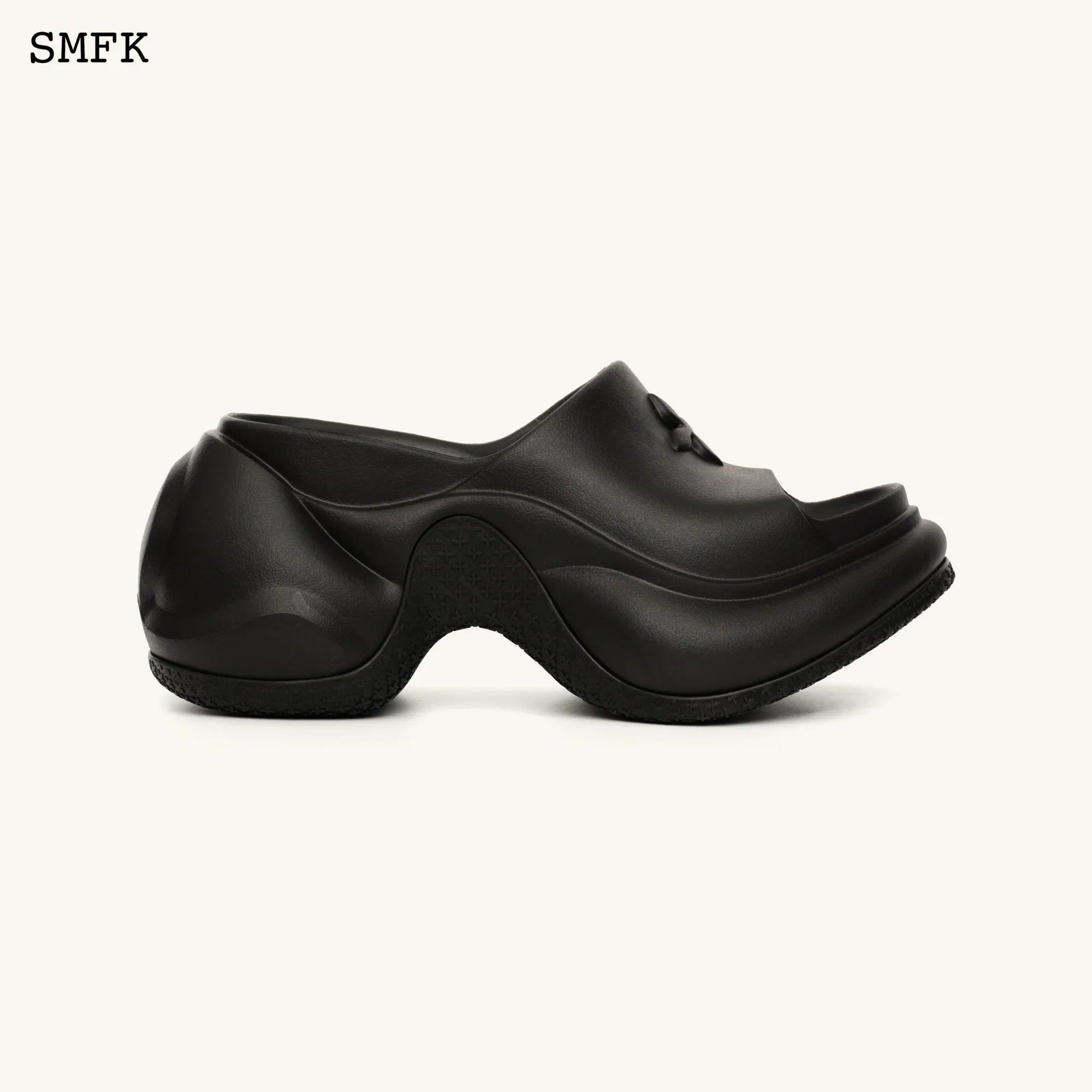 SMFK COMPASS WAVE HIGH-HEEL BUMPER SANDAL IN BLACK