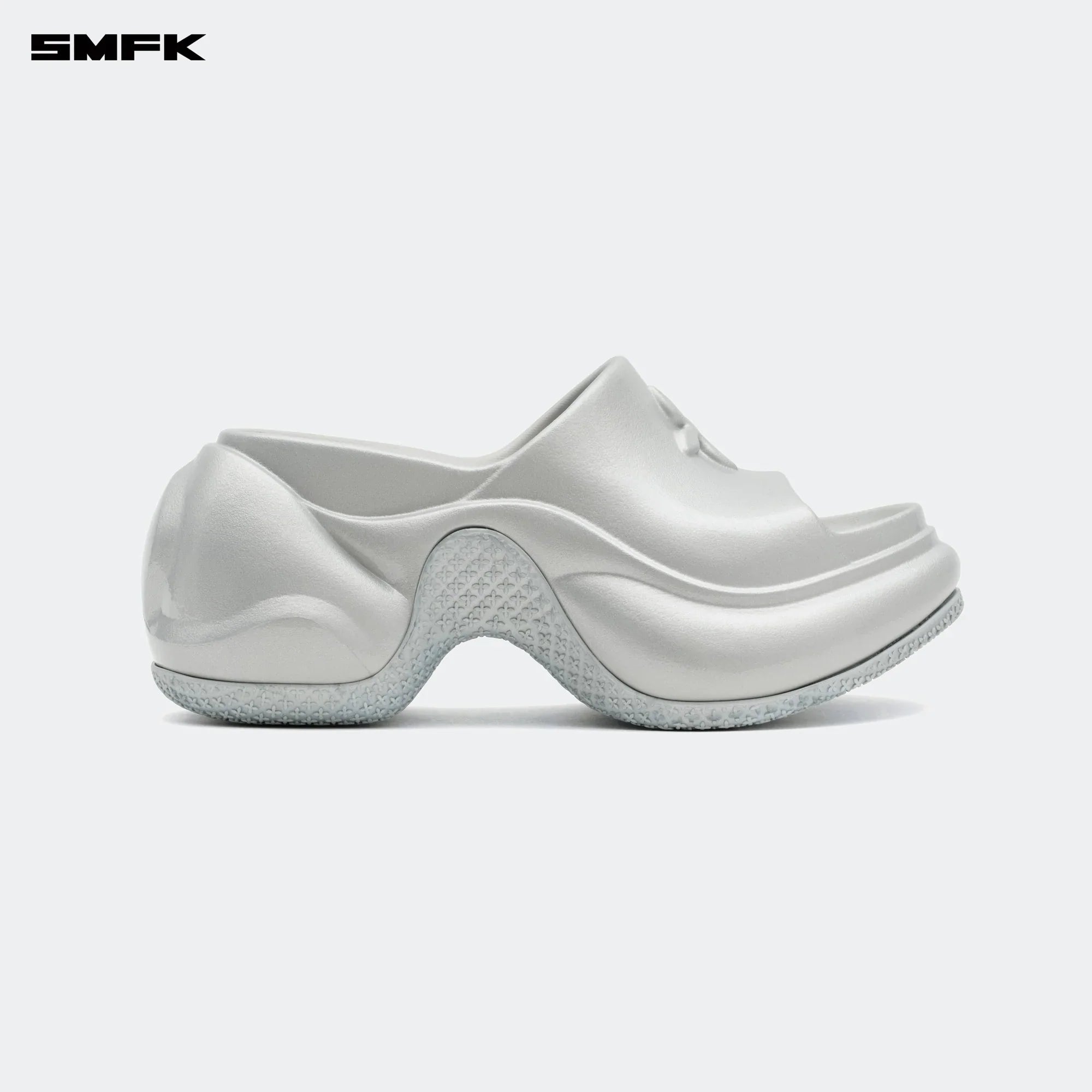 COMPASS WAVE HIGH-HEEL BUMPER SANDALS IN SILVER