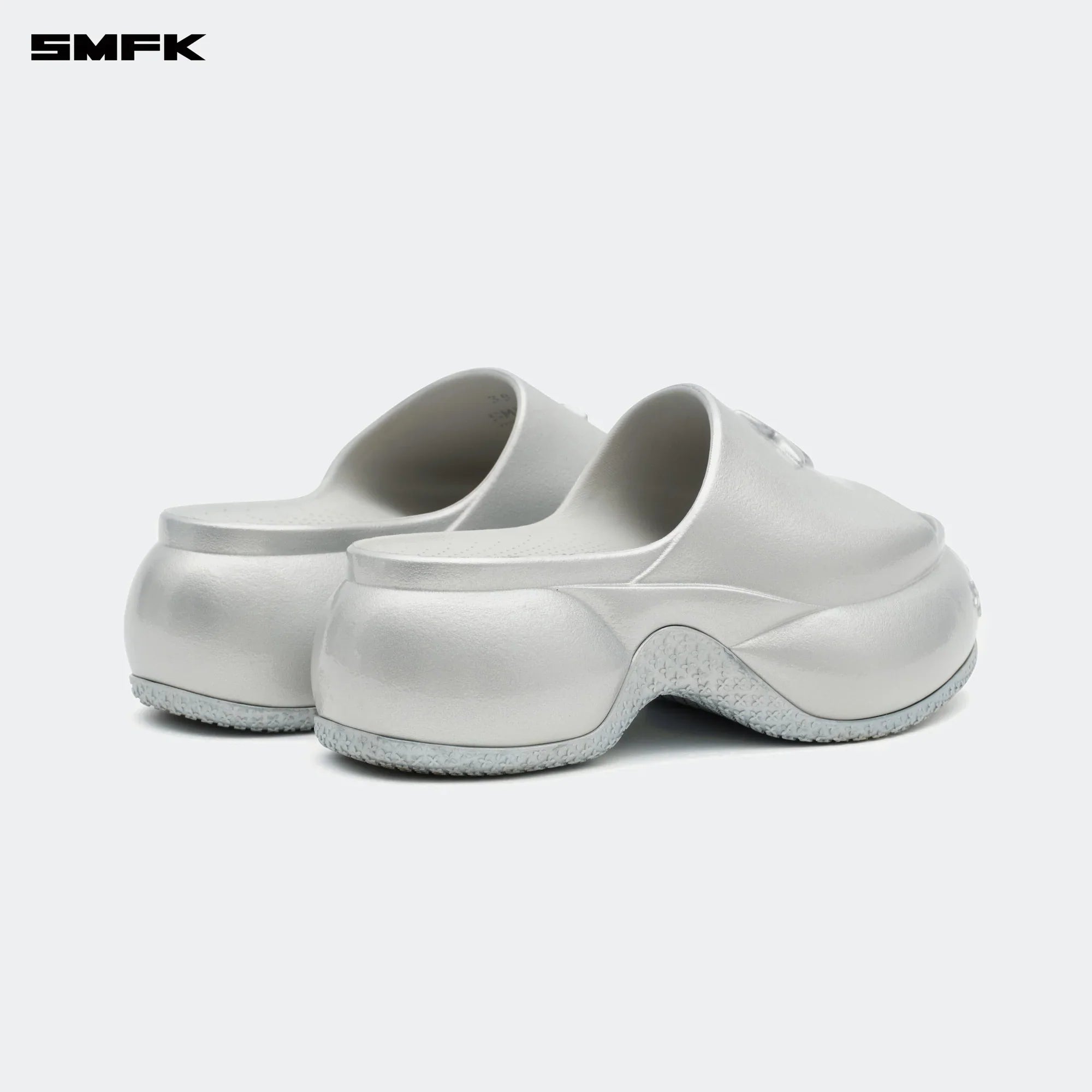 COMPASS WAVE PLATFORM BUMPER SANDALS IN SILVER