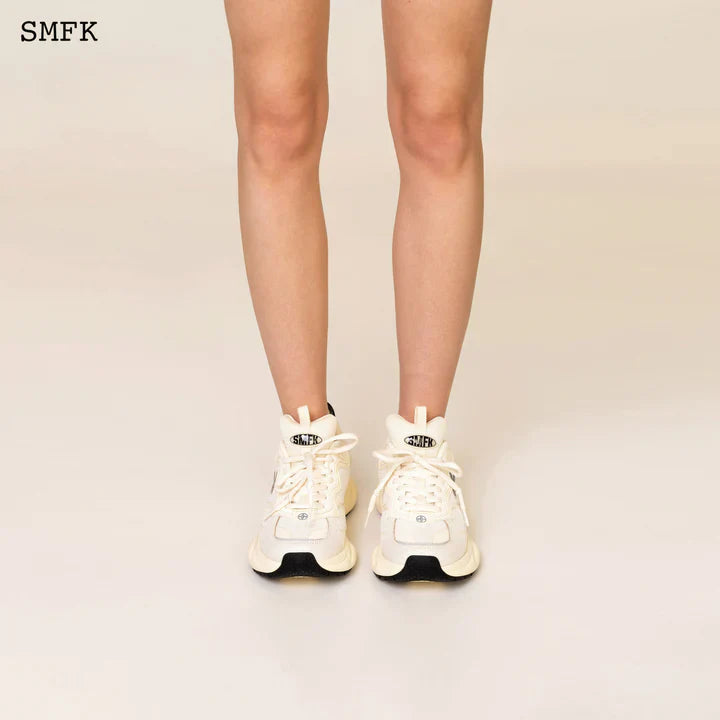 COMPASS WAVE RETRO JOGGING SHOES IN WHITE