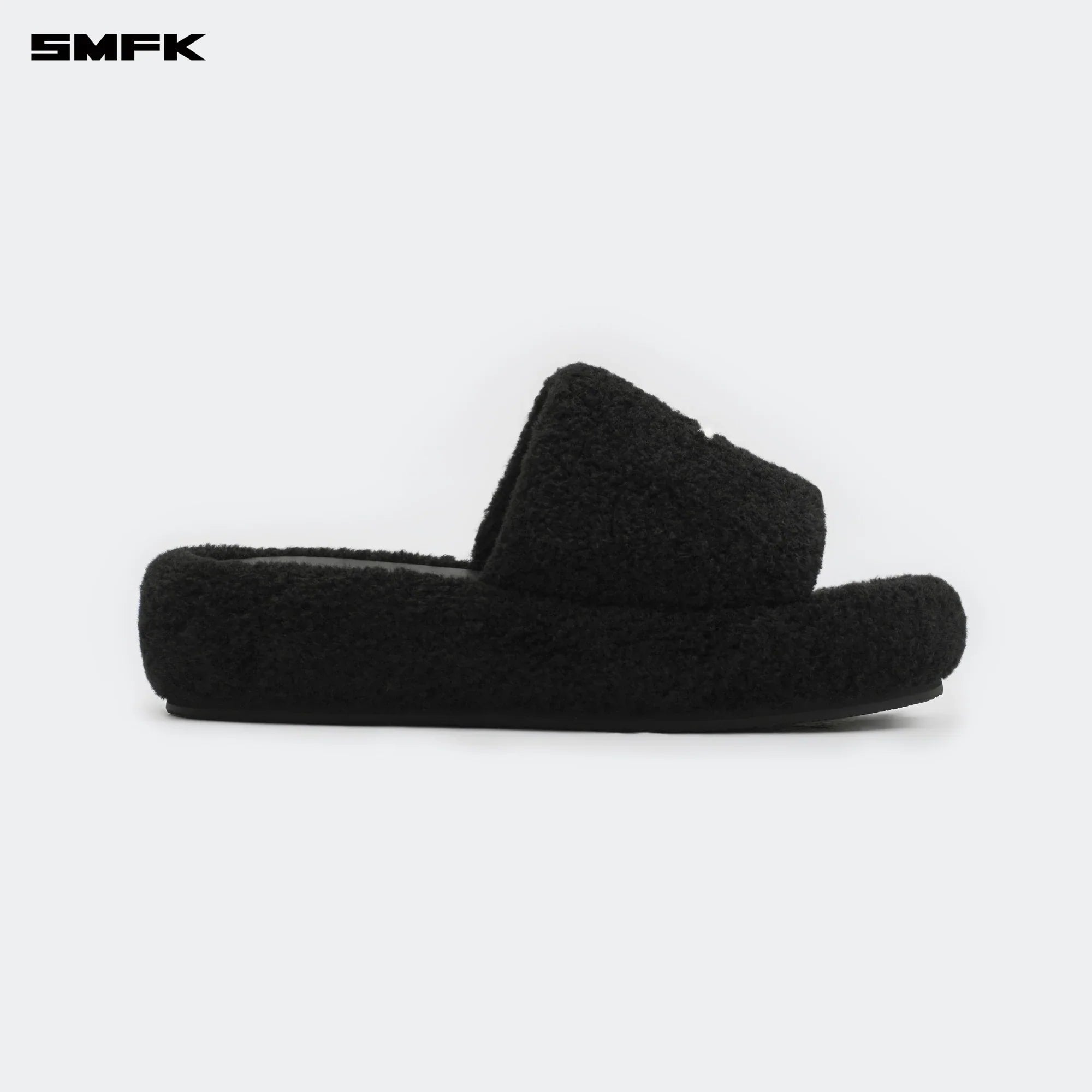 COMPASS WOOLLY CLASSIC FURRY SLIPPER IN BLACK