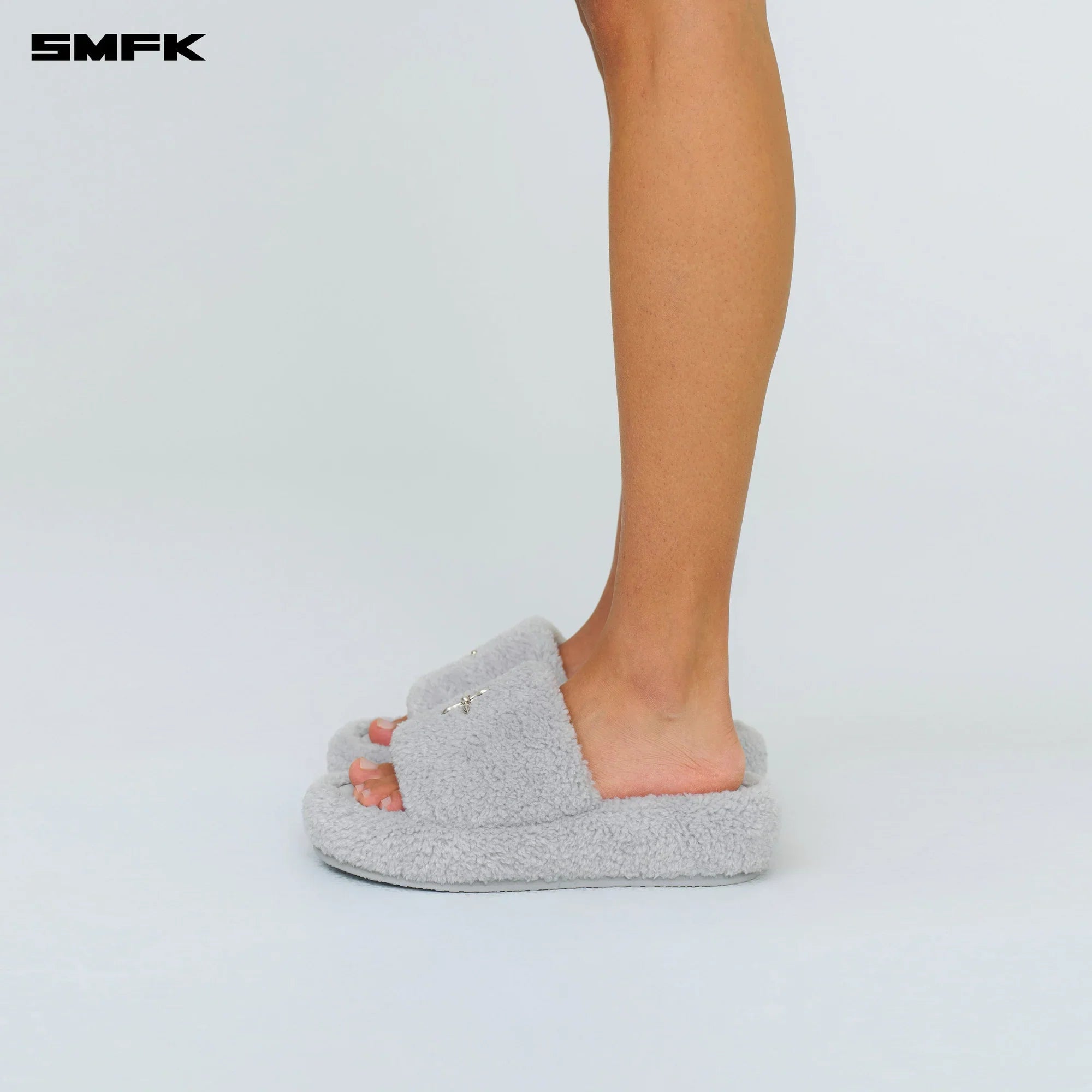 COMPASS WOOLLY CLASSIC FURRY SLIPPER IN GRAY
