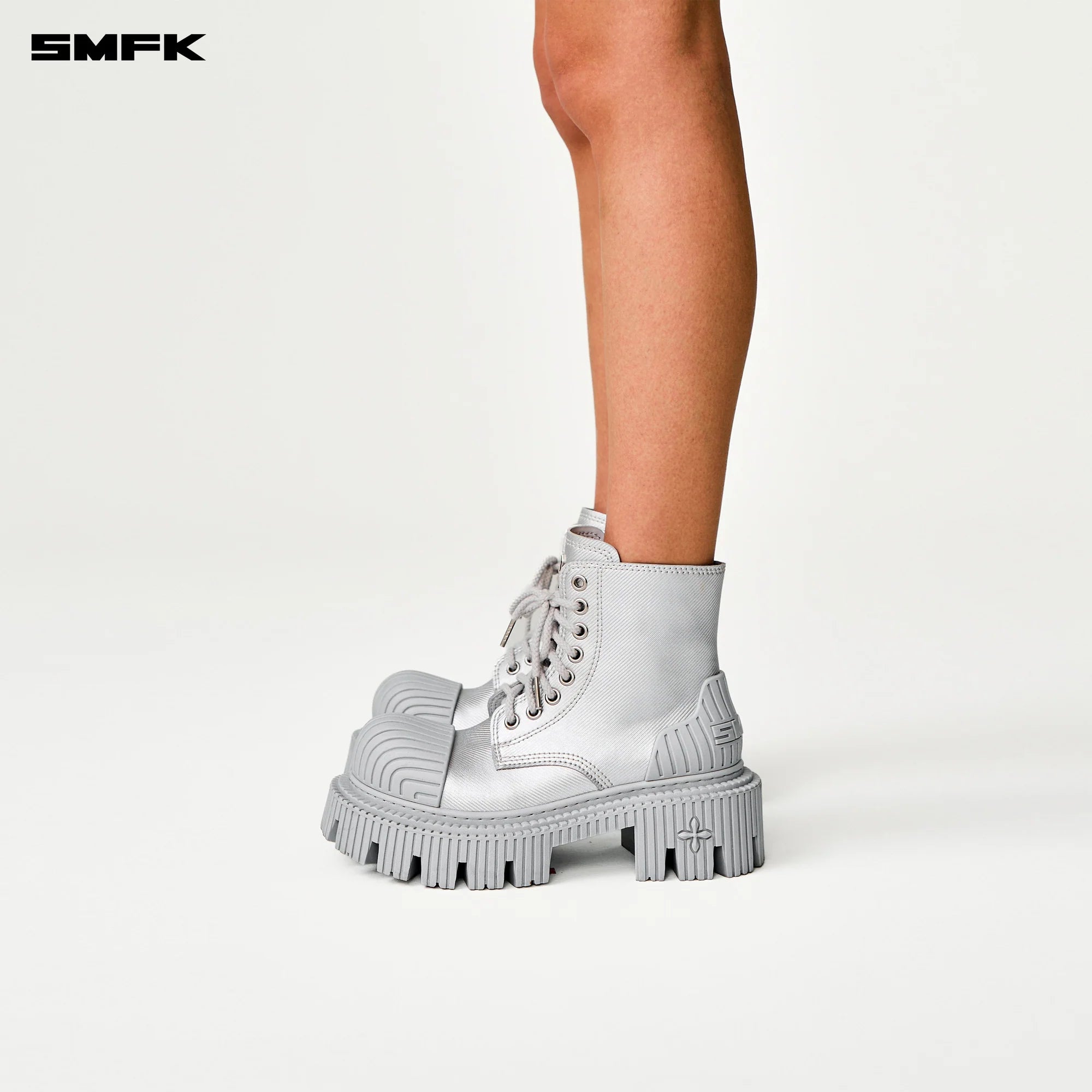 FUTURE RIPPLE MOTORCYCLE BOOTS IN SILVER